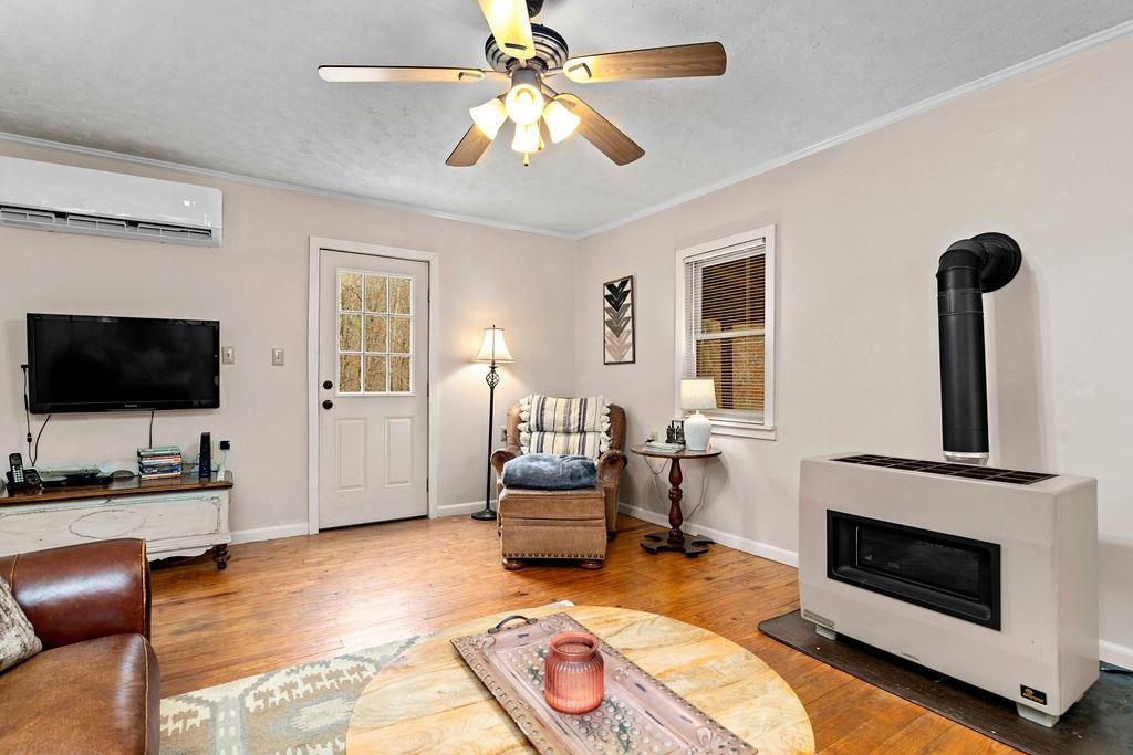 4204 INDIAN DRAFT RD, MILLBORO, Virginia 24460, 2 Bedrooms Bedrooms, ,1 BathroomBathrooms,Residential,4204 INDIAN DRAFT RD,661642 MLS # 661642