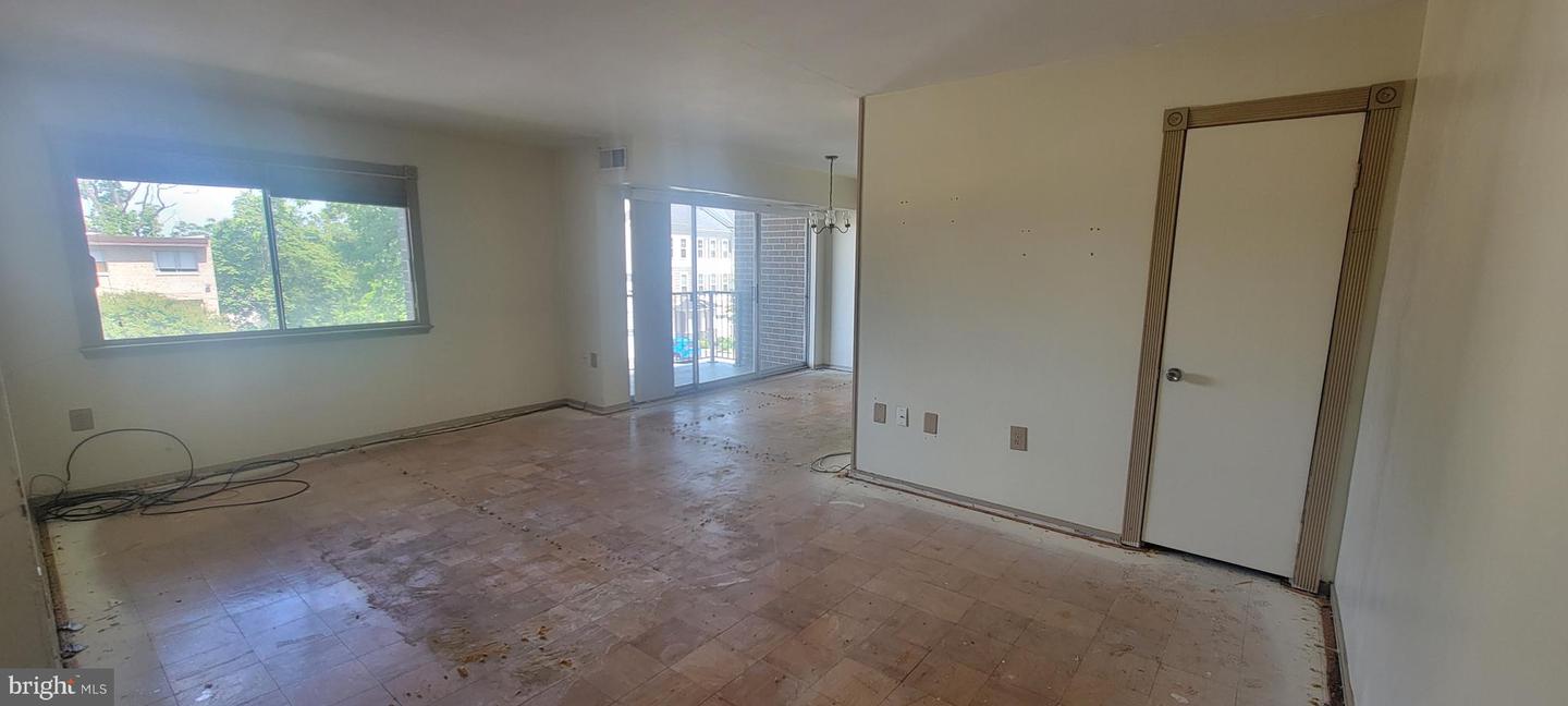 12705 DARA DR #103, WOODBRIDGE, Virginia 22192, 2 Bedrooms Bedrooms, 5 Rooms Rooms,1 BathroomBathrooms,Residential,For sale,12705 DARA DR #103,VAPW2091852 MLS # VAPW2091852