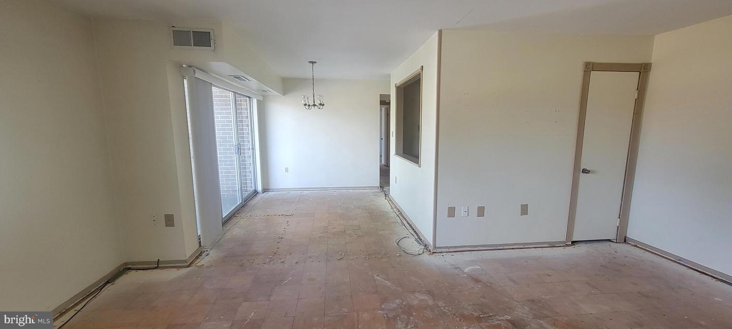12705 DARA DR #103, WOODBRIDGE, Virginia 22192, 2 Bedrooms Bedrooms, 5 Rooms Rooms,1 BathroomBathrooms,Residential,For sale,12705 DARA DR #103,VAPW2091852 MLS # VAPW2091852