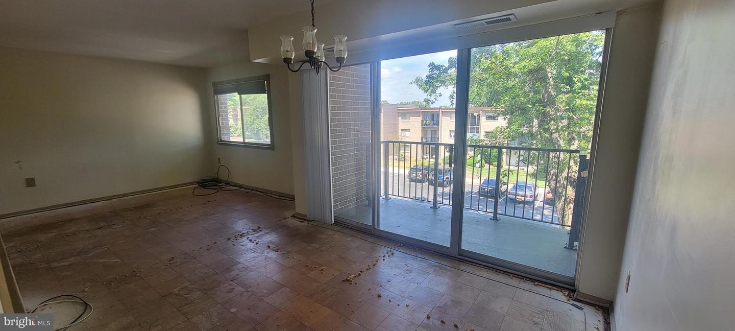 12705 DARA DR #103, WOODBRIDGE, Virginia 22192, 2 Bedrooms Bedrooms, 5 Rooms Rooms,1 BathroomBathrooms,Residential,For sale,12705 DARA DR #103,VAPW2091852 MLS # VAPW2091852