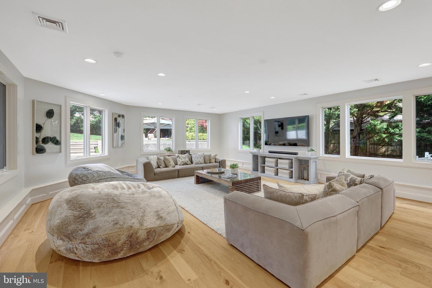 2850 ROSEMARY LN, FALLS CHURCH, Virginia 22042, 6 Bedrooms Bedrooms, ,4 BathroomsBathrooms,Residential,For sale,2850 ROSEMARY LN,VAFX2234690 MLS # VAFX2234690