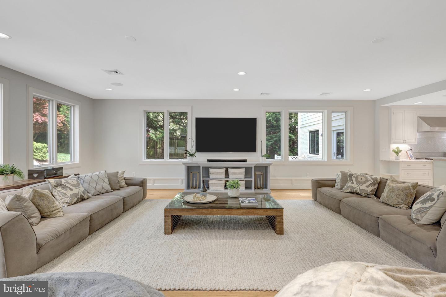 2850 ROSEMARY LN, FALLS CHURCH, Virginia 22042, 6 Bedrooms Bedrooms, ,4 BathroomsBathrooms,Residential,For sale,2850 ROSEMARY LN,VAFX2234690 MLS # VAFX2234690