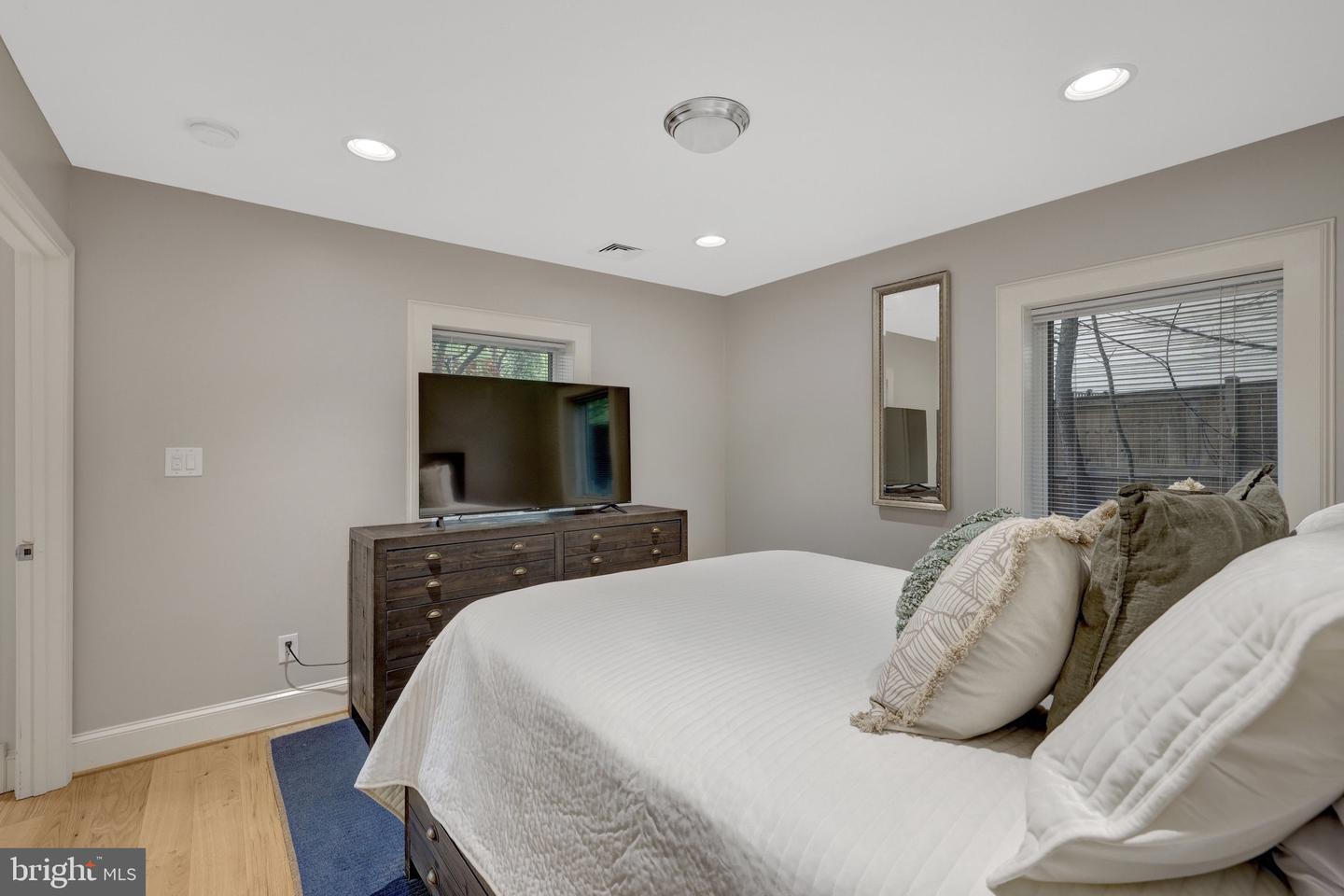 2850 ROSEMARY LN, FALLS CHURCH, Virginia 22042, 6 Bedrooms Bedrooms, ,4 BathroomsBathrooms,Residential,For sale,2850 ROSEMARY LN,VAFX2234690 MLS # VAFX2234690