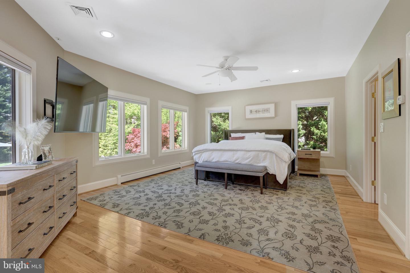 2850 ROSEMARY LN, FALLS CHURCH, Virginia 22042, 6 Bedrooms Bedrooms, ,4 BathroomsBathrooms,Residential,For sale,2850 ROSEMARY LN,VAFX2234690 MLS # VAFX2234690