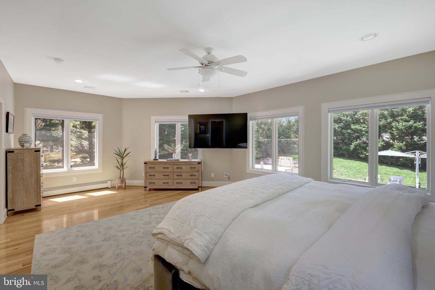 2850 ROSEMARY LN, FALLS CHURCH, Virginia 22042, 6 Bedrooms Bedrooms, ,4 BathroomsBathrooms,Residential,For sale,2850 ROSEMARY LN,VAFX2234690 MLS # VAFX2234690