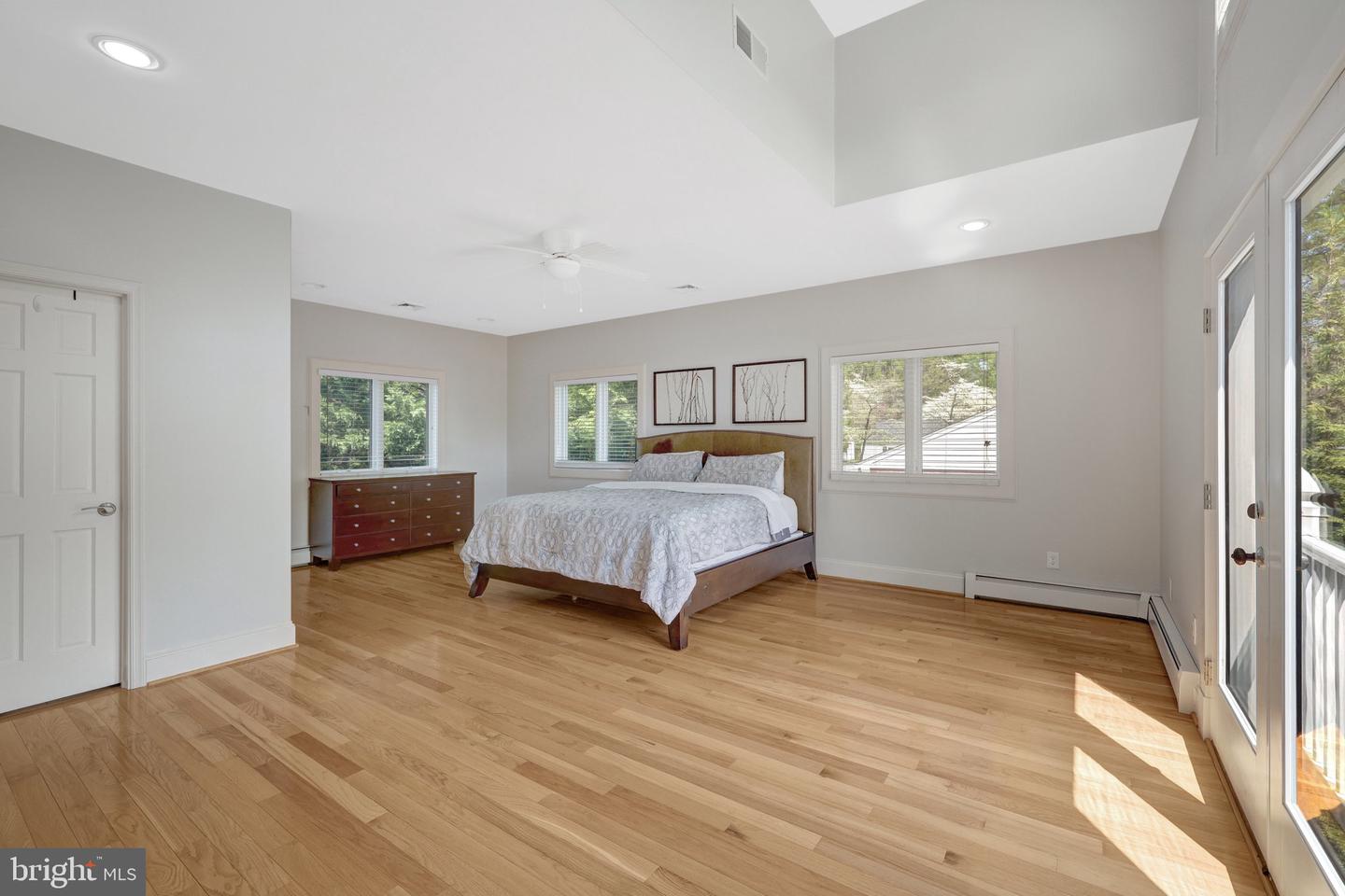 2850 ROSEMARY LN, FALLS CHURCH, Virginia 22042, 6 Bedrooms Bedrooms, ,4 BathroomsBathrooms,Residential,For sale,2850 ROSEMARY LN,VAFX2234690 MLS # VAFX2234690