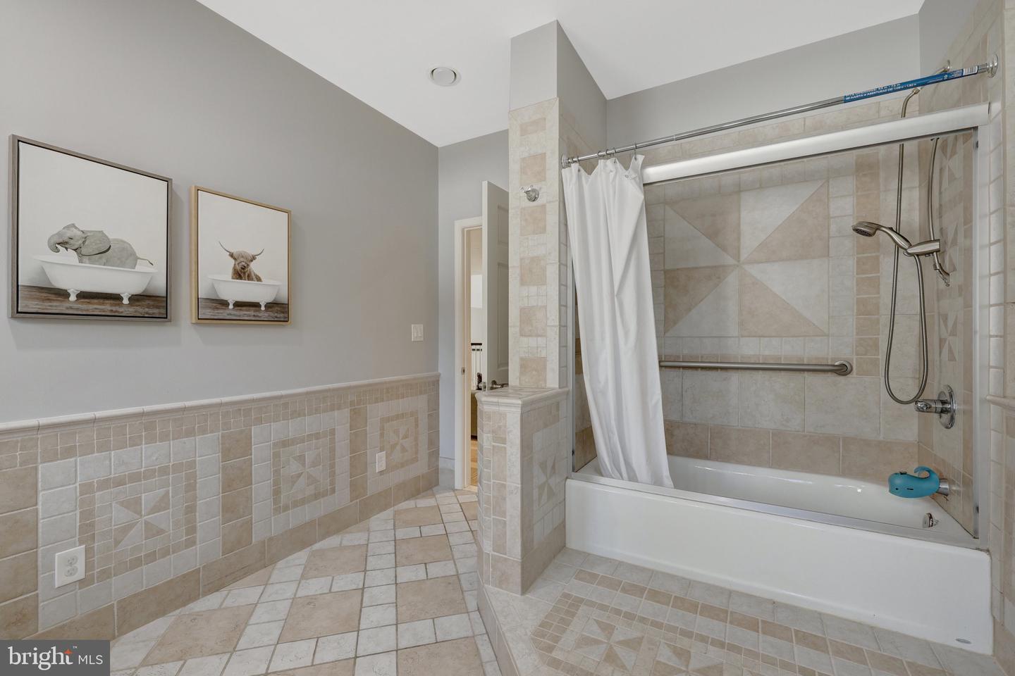 2850 ROSEMARY LN, FALLS CHURCH, Virginia 22042, 6 Bedrooms Bedrooms, ,4 BathroomsBathrooms,Residential,For sale,2850 ROSEMARY LN,VAFX2234690 MLS # VAFX2234690