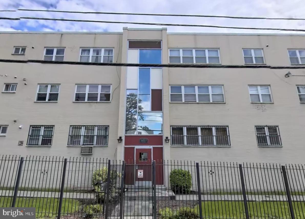 5037 CALL PL SE #201, WASHINGTON, District Of Columbia 20019, 2 Bedrooms Bedrooms, ,1 BathroomBathrooms,Residential,For sale,5037 CALL PL SE #201,DCDC2196300 MLS # DCDC2196300