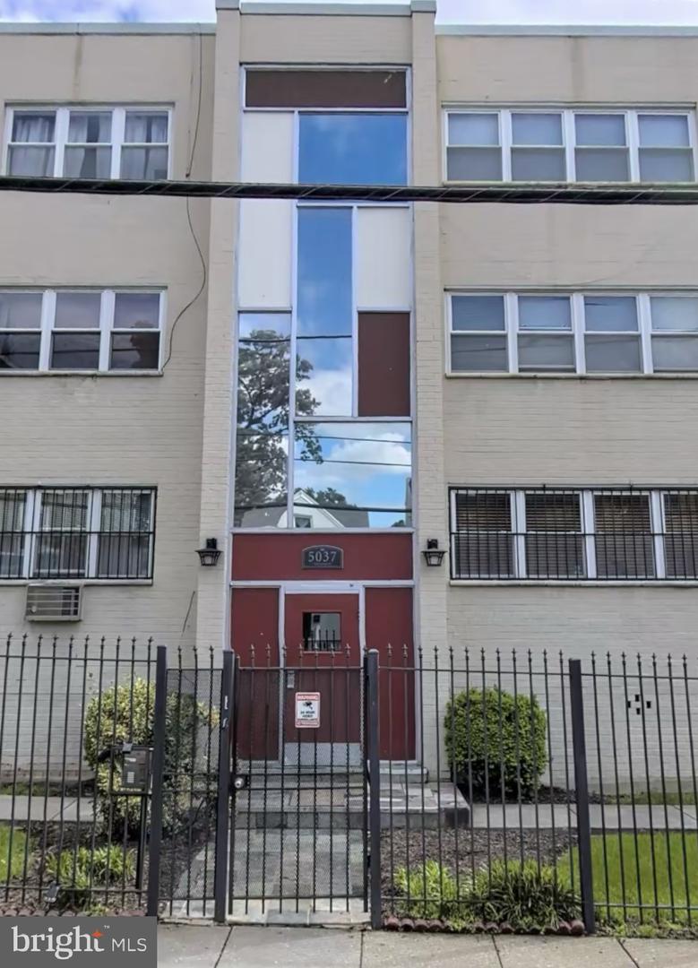 5037 CALL PL SE #201, WASHINGTON, District Of Columbia 20019, 2 Bedrooms Bedrooms, ,1 BathroomBathrooms,Residential,For sale,5037 CALL PL SE #201,DCDC2196300 MLS # DCDC2196300