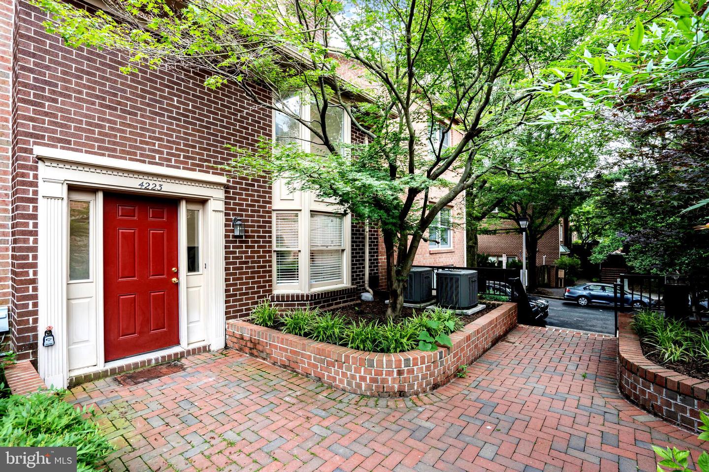 4223 N CARLIN SPRINGS RD, ARLINGTON, Virginia 22203, 2 Bedrooms Bedrooms, ,2 BathroomsBathrooms,Residential,For sale,4223 N CARLIN SPRINGS RD,VAAR2056466 MLS # VAAR2056466