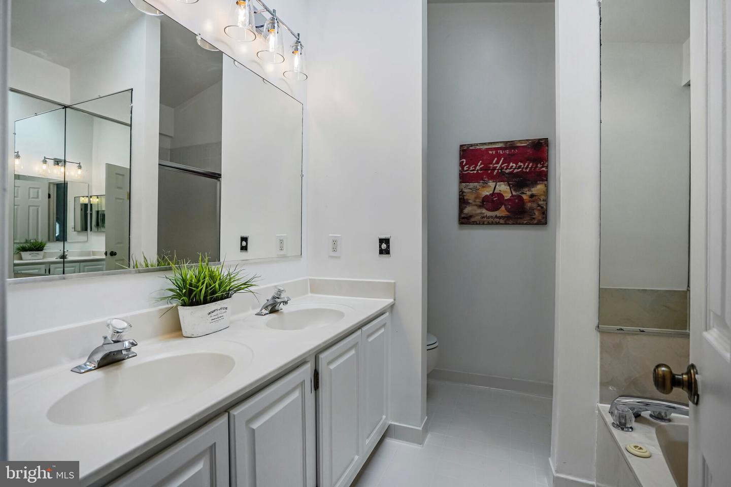 4223 N CARLIN SPRINGS RD, ARLINGTON, Virginia 22203, 2 Bedrooms Bedrooms, ,2 BathroomsBathrooms,Residential,For sale,4223 N CARLIN SPRINGS RD,VAAR2056466 MLS # VAAR2056466