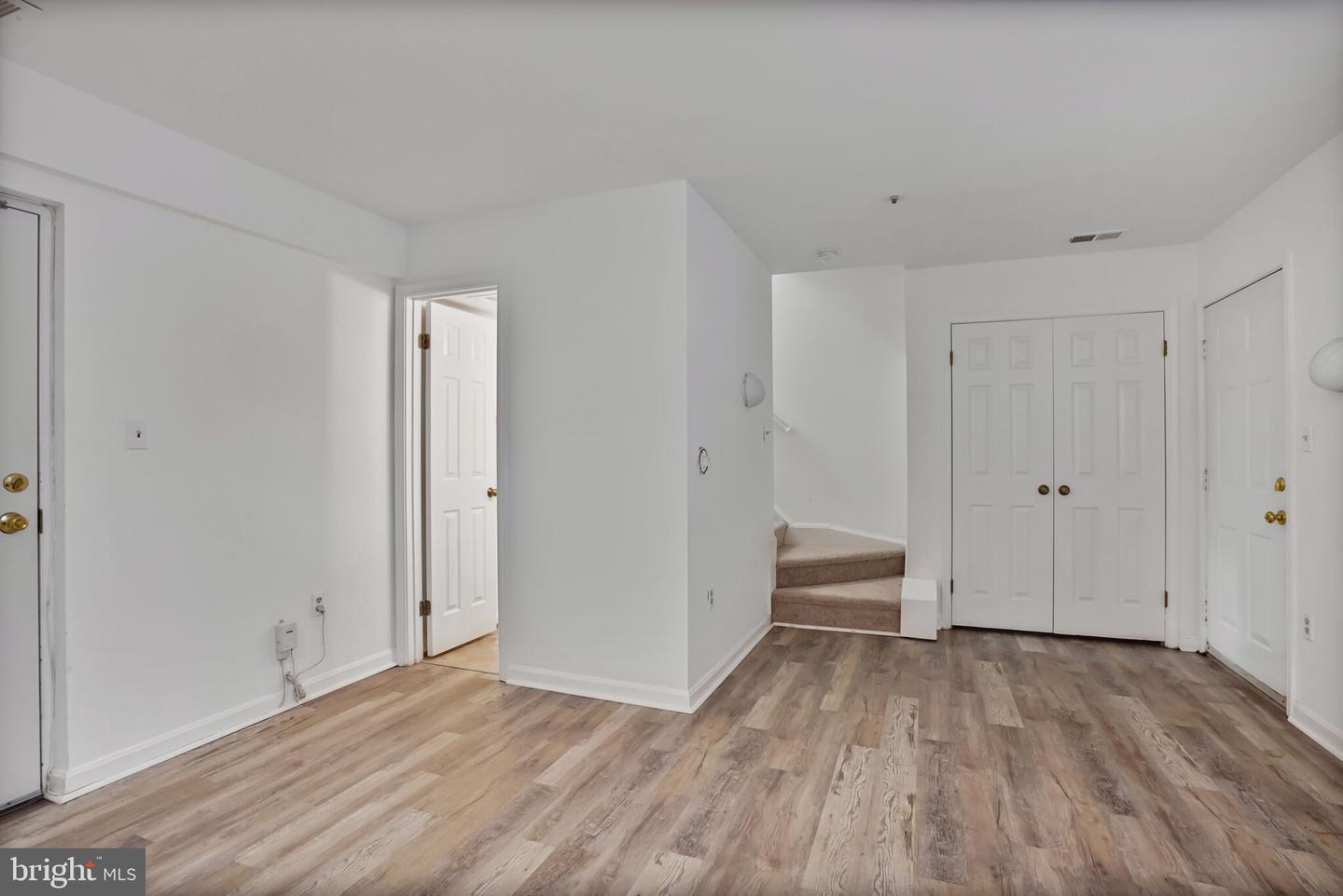 4223 N CARLIN SPRINGS RD, ARLINGTON, Virginia 22203, 2 Bedrooms Bedrooms, ,2 BathroomsBathrooms,Residential,For sale,4223 N CARLIN SPRINGS RD,VAAR2056466 MLS # VAAR2056466