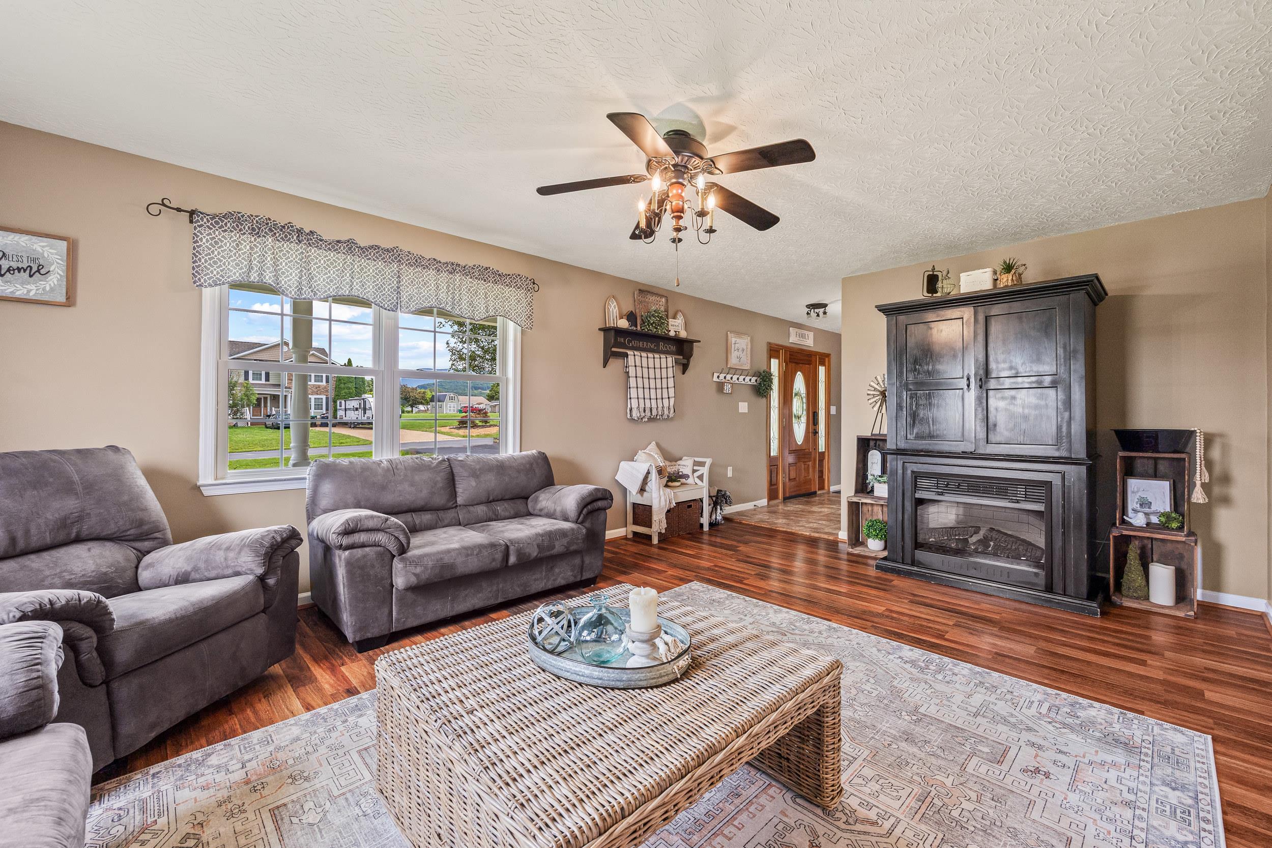 127 DEERFIELD ESTATES DR, STANLEY, Virginia 22851, 3 Bedrooms Bedrooms, ,2 BathroomsBathrooms,Residential,127 DEERFIELD ESTATES DR,666020 MLS # 666020