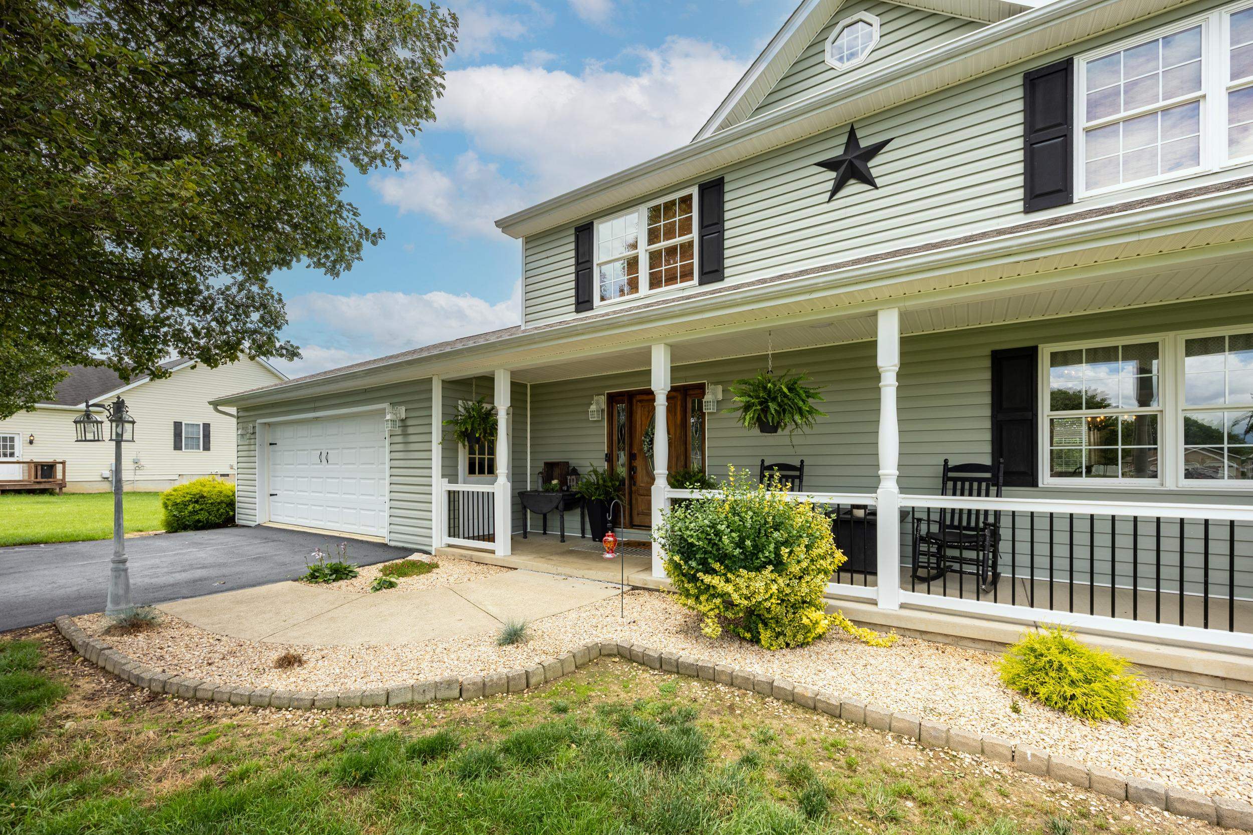 127 DEERFIELD ESTATES DR, STANLEY, Virginia 22851, 3 Bedrooms Bedrooms, ,2 BathroomsBathrooms,Residential,127 DEERFIELD ESTATES DR,666020 MLS # 666020