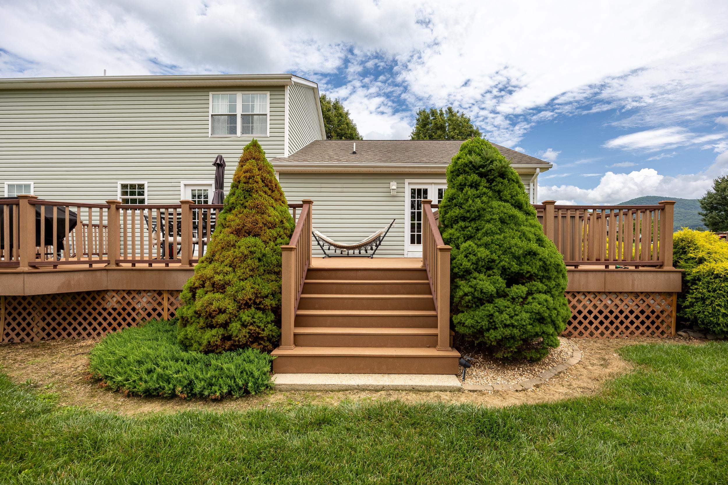 127 DEERFIELD ESTATES DR, STANLEY, Virginia 22851, 3 Bedrooms Bedrooms, ,2 BathroomsBathrooms,Residential,127 DEERFIELD ESTATES DR,666020 MLS # 666020