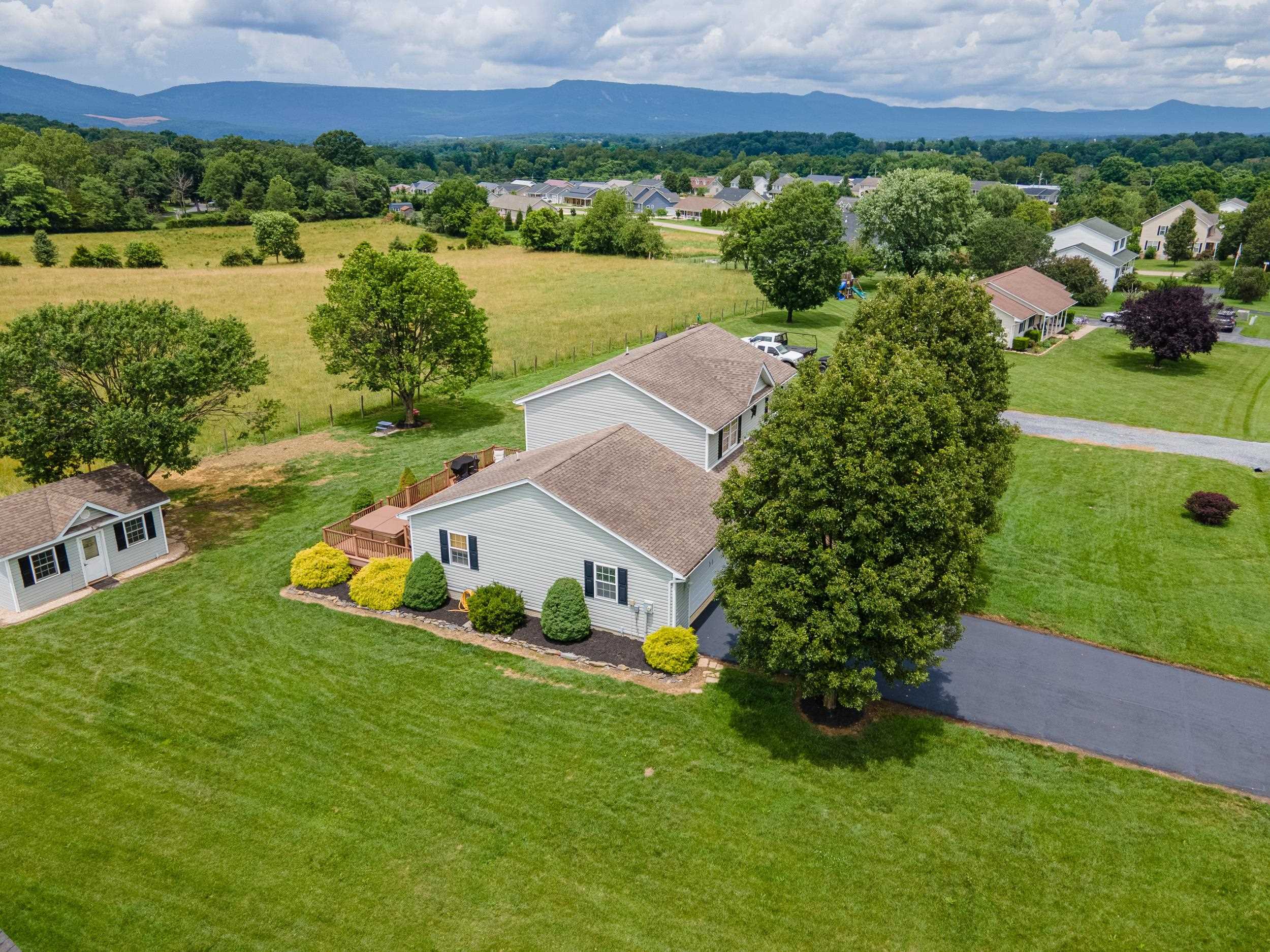 127 DEERFIELD ESTATES DR, STANLEY, Virginia 22851, 3 Bedrooms Bedrooms, ,2 BathroomsBathrooms,Residential,127 DEERFIELD ESTATES DR,666020 MLS # 666020