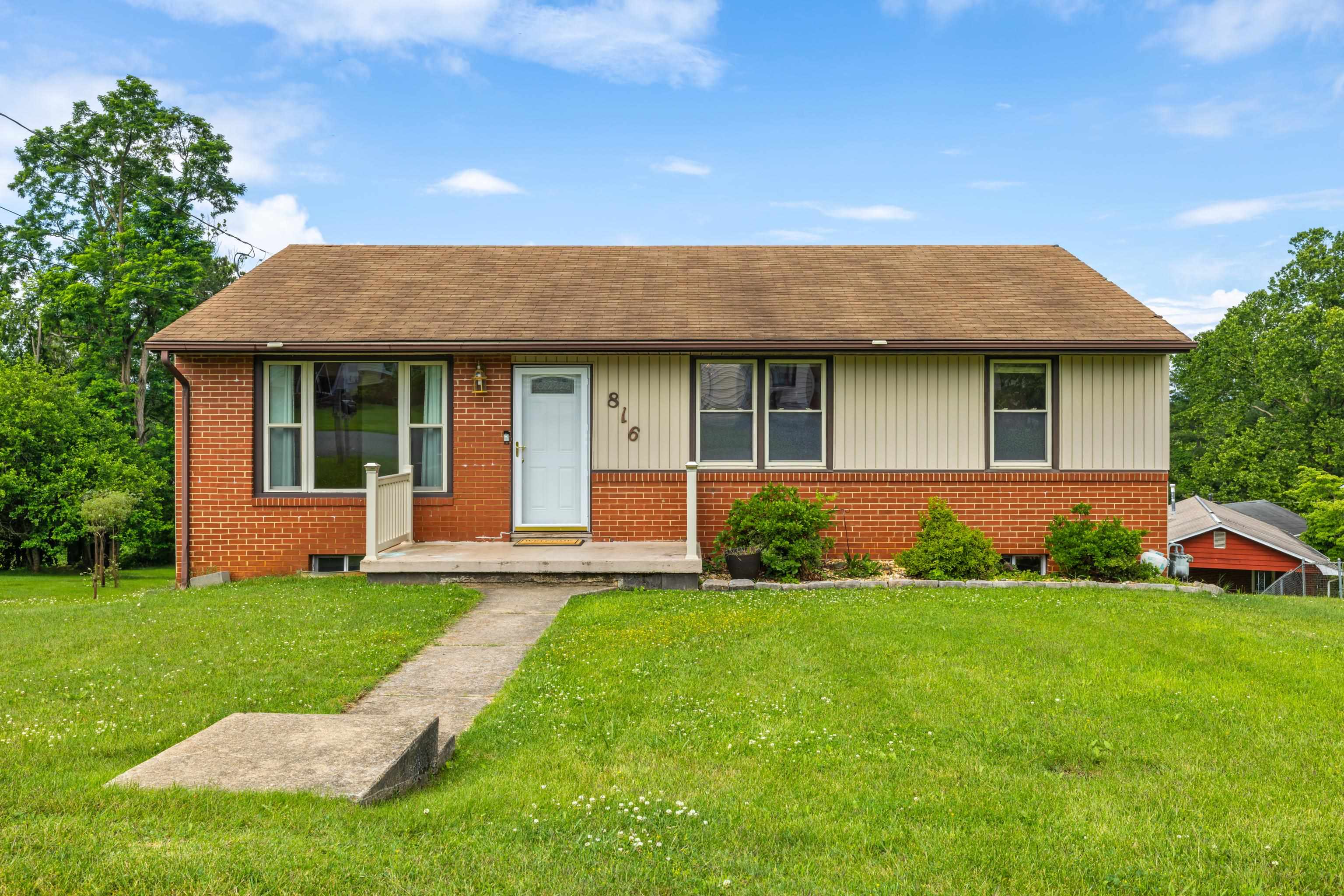 816 RUTHERFORD ST, STAUNTON, Virginia 24401, 3 Bedrooms Bedrooms, ,1 BathroomBathrooms,Residential,Blk 5 Lot 22 SEC 5,816 RUTHERFORD ST,666023 MLS # 666023