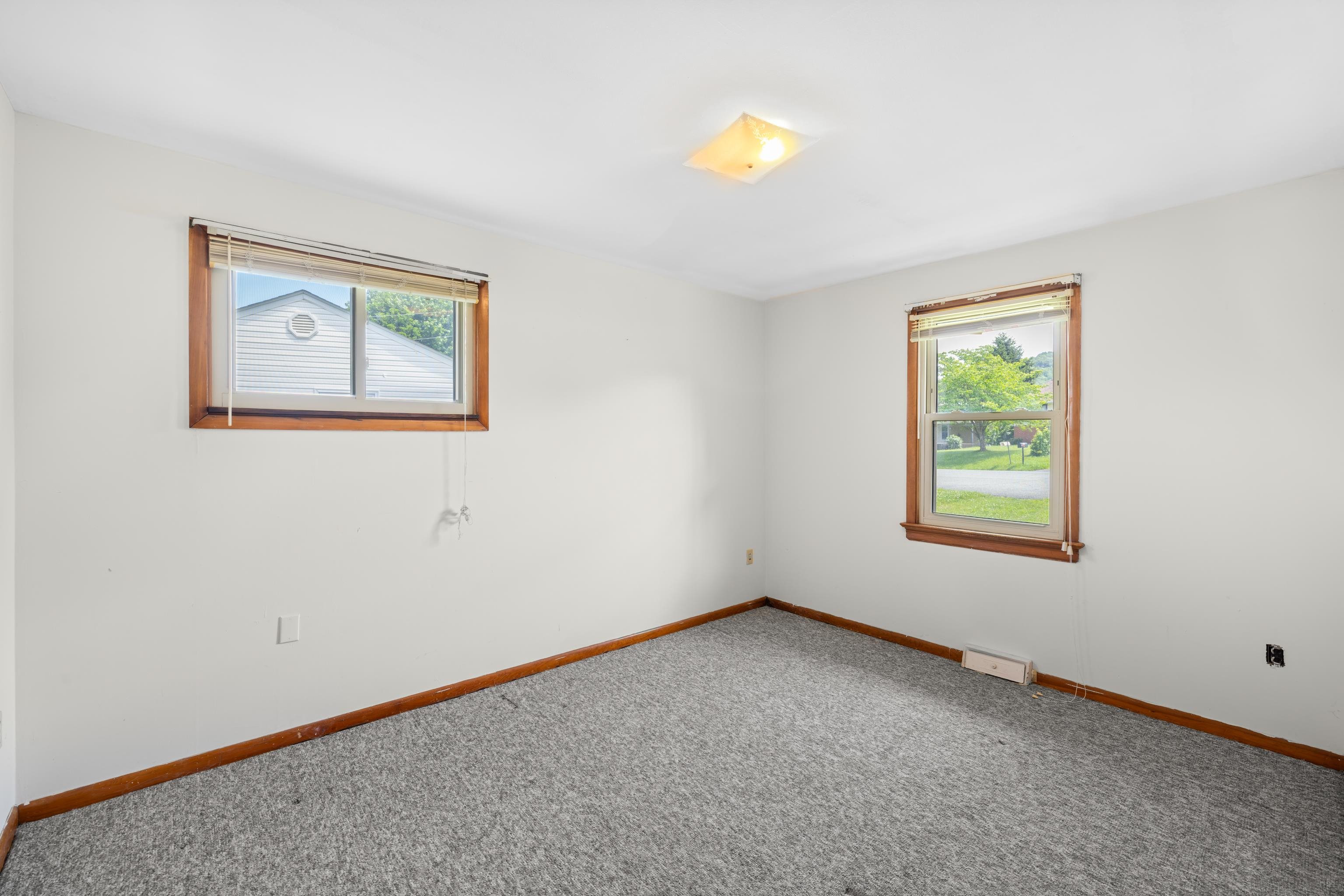 816 RUTHERFORD ST, STAUNTON, Virginia 24401, 3 Bedrooms Bedrooms, ,1 BathroomBathrooms,Residential,Blk 5 Lot 22 SEC 5,816 RUTHERFORD ST,666023 MLS # 666023