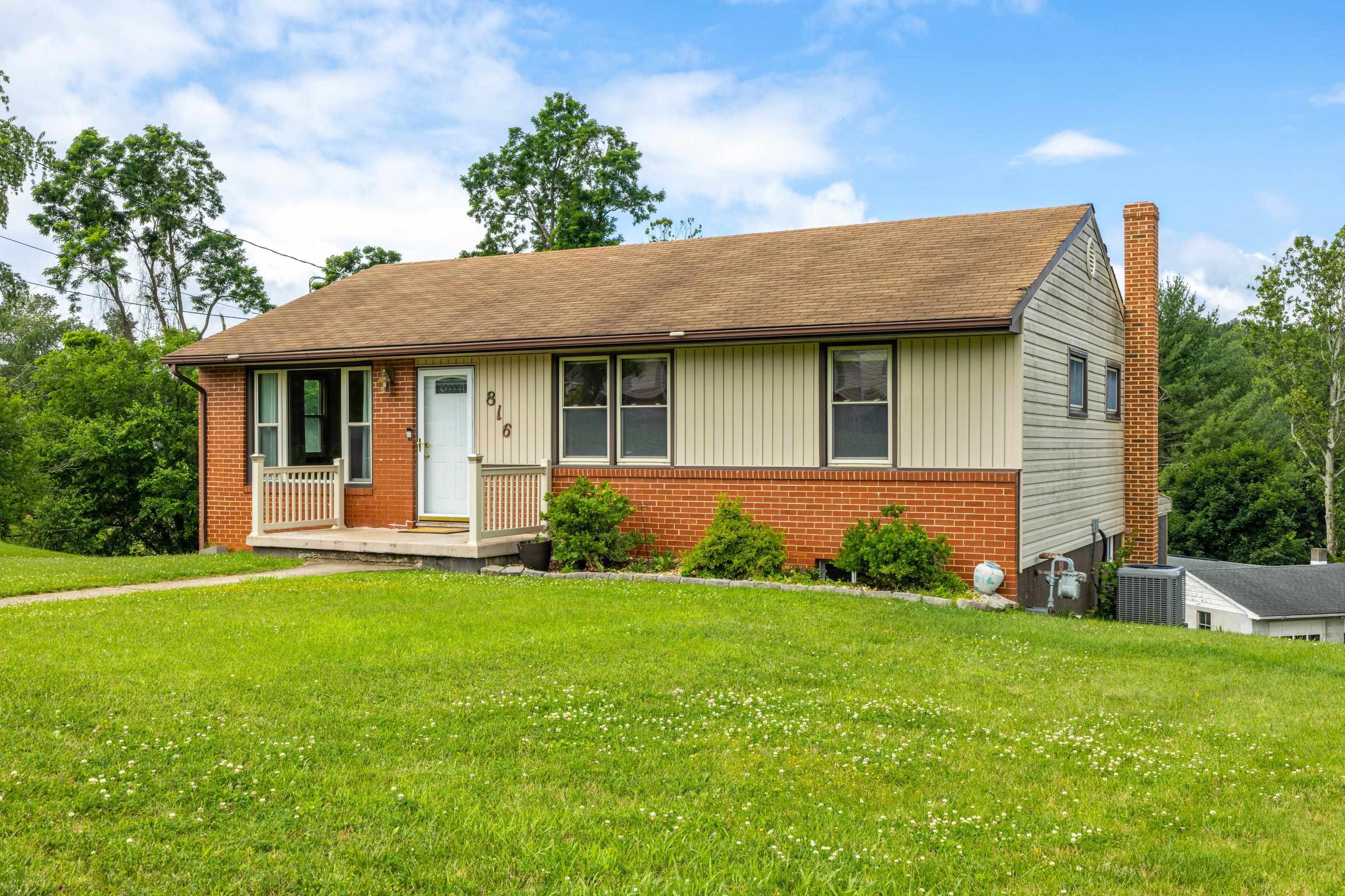 816 RUTHERFORD ST, STAUNTON, Virginia 24401, 3 Bedrooms Bedrooms, ,1 BathroomBathrooms,Residential,Blk 5 Lot 22 SEC 5,816 RUTHERFORD ST,666023 MLS # 666023