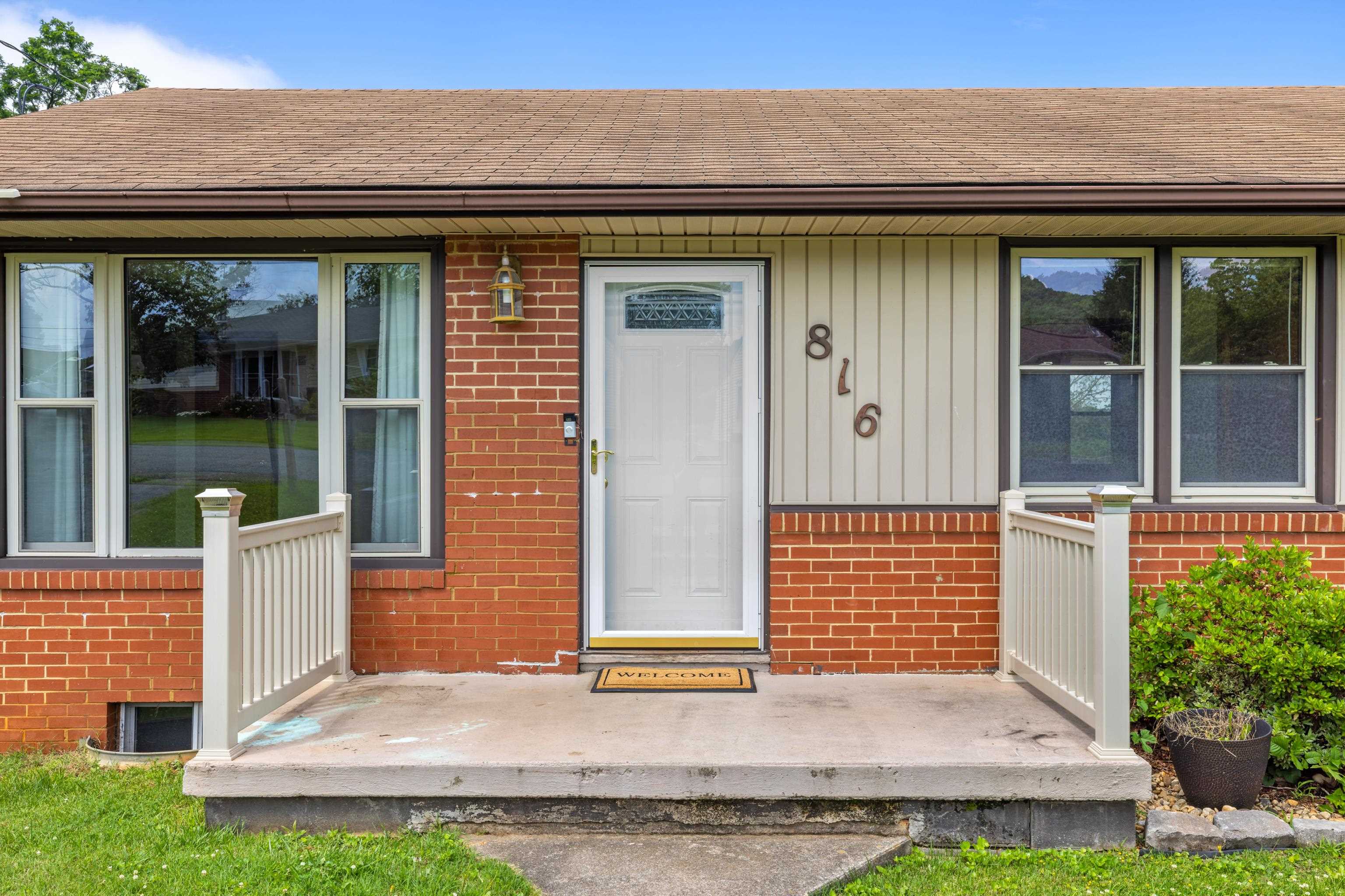 816 RUTHERFORD ST, STAUNTON, Virginia 24401, 3 Bedrooms Bedrooms, ,1 BathroomBathrooms,Residential,Blk 5 Lot 22 SEC 5,816 RUTHERFORD ST,666023 MLS # 666023