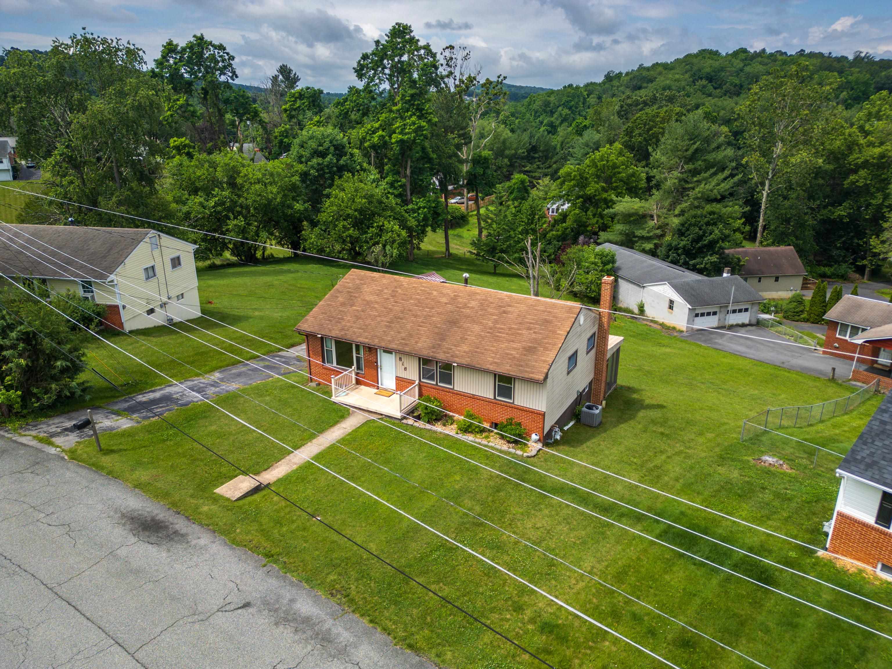 816 RUTHERFORD ST, STAUNTON, Virginia 24401, 3 Bedrooms Bedrooms, ,1 BathroomBathrooms,Residential,Blk 5 Lot 22 SEC 5,816 RUTHERFORD ST,666023 MLS # 666023