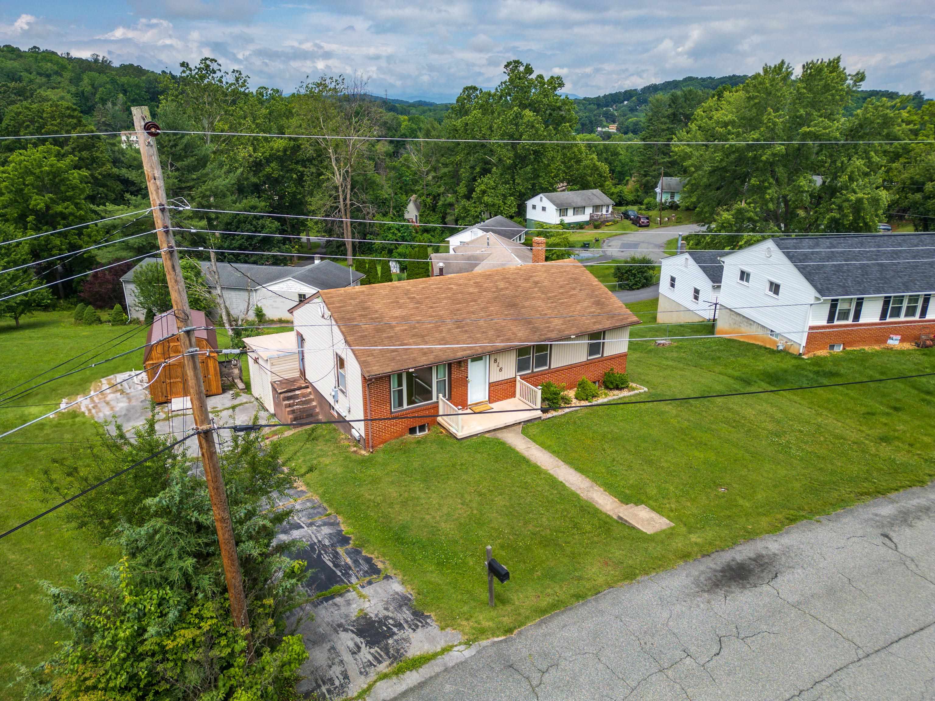 816 RUTHERFORD ST, STAUNTON, Virginia 24401, 3 Bedrooms Bedrooms, ,1 BathroomBathrooms,Residential,Blk 5 Lot 22 SEC 5,816 RUTHERFORD ST,666023 MLS # 666023