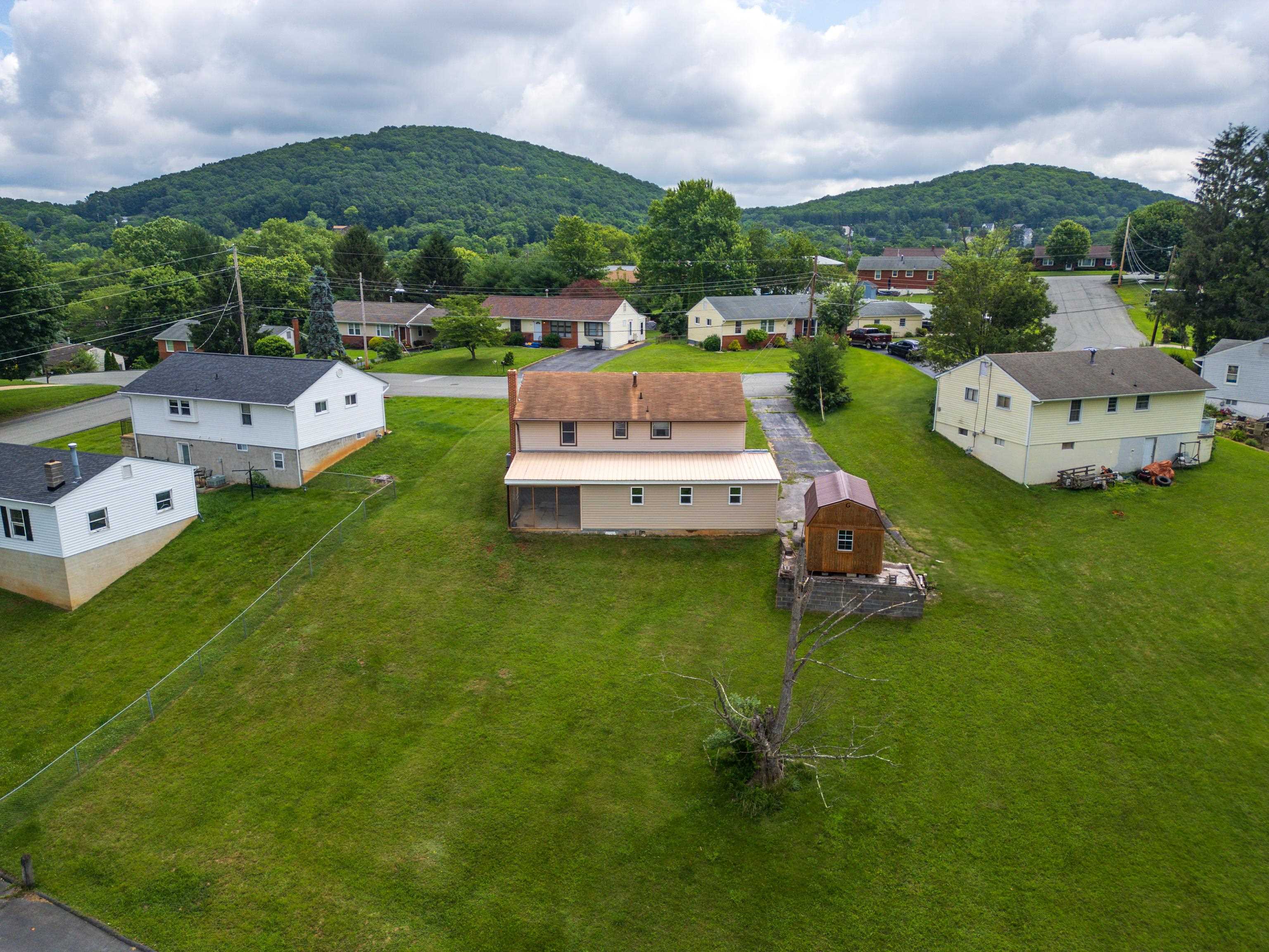 816 RUTHERFORD ST, STAUNTON, Virginia 24401, 3 Bedrooms Bedrooms, ,1 BathroomBathrooms,Residential,Blk 5 Lot 22 SEC 5,816 RUTHERFORD ST,666023 MLS # 666023