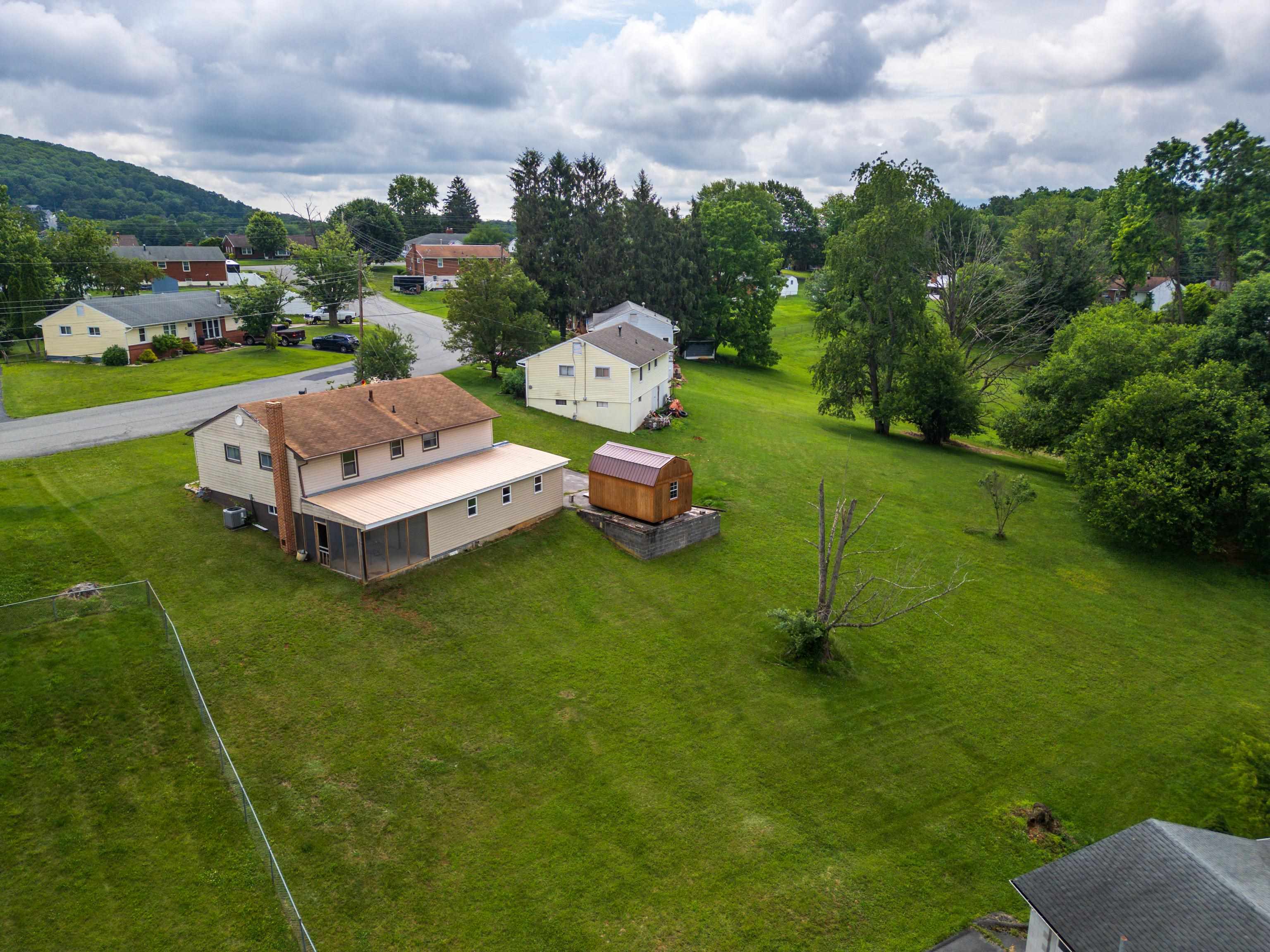 816 RUTHERFORD ST, STAUNTON, Virginia 24401, 3 Bedrooms Bedrooms, ,1 BathroomBathrooms,Residential,Blk 5 Lot 22 SEC 5,816 RUTHERFORD ST,666023 MLS # 666023