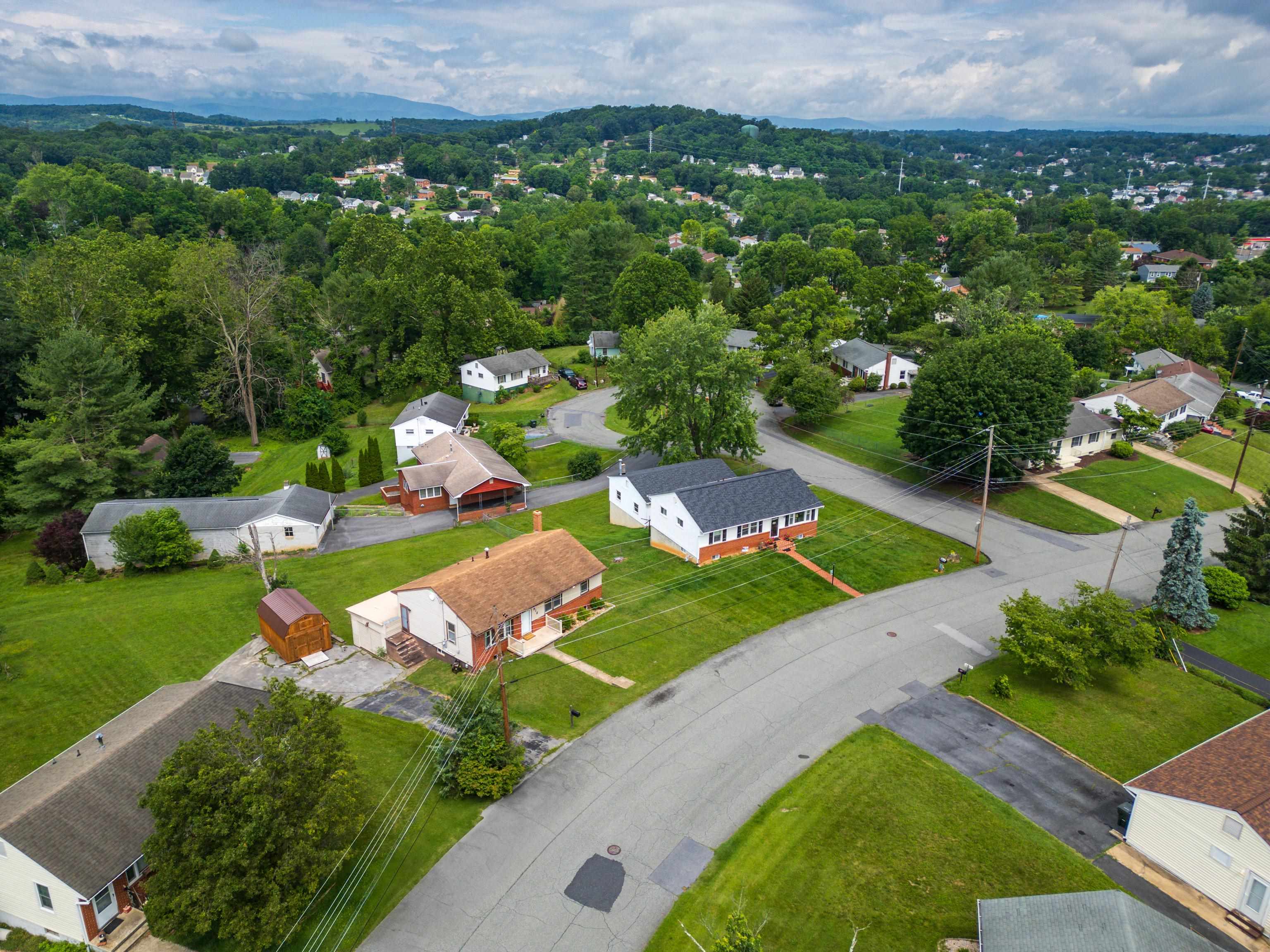 816 RUTHERFORD ST, STAUNTON, Virginia 24401, 3 Bedrooms Bedrooms, ,1 BathroomBathrooms,Residential,Blk 5 Lot 22 SEC 5,816 RUTHERFORD ST,666023 MLS # 666023