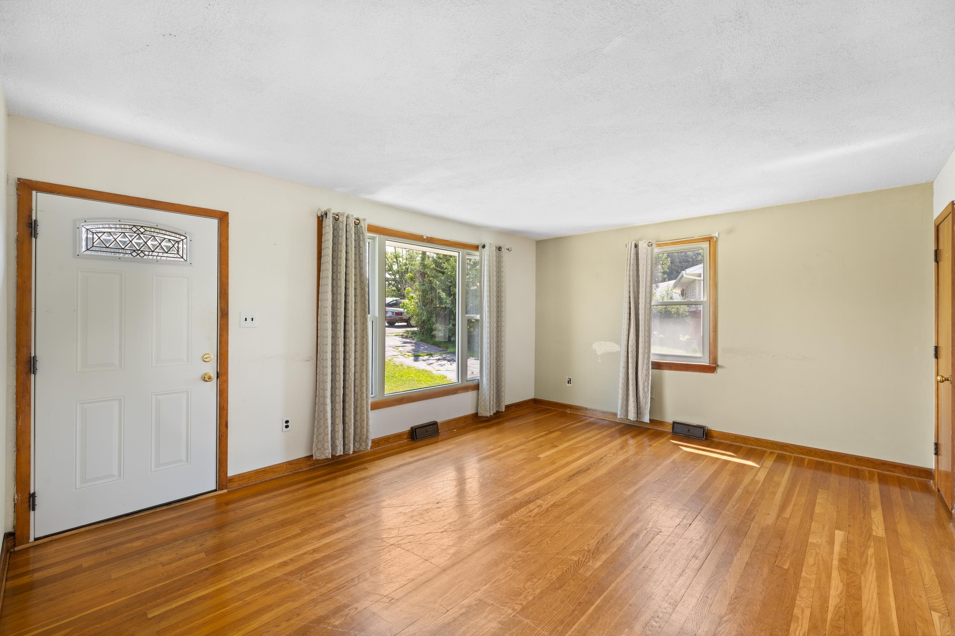 816 RUTHERFORD ST, STAUNTON, Virginia 24401, 3 Bedrooms Bedrooms, ,1 BathroomBathrooms,Residential,Blk 5 Lot 22 SEC 5,816 RUTHERFORD ST,666023 MLS # 666023