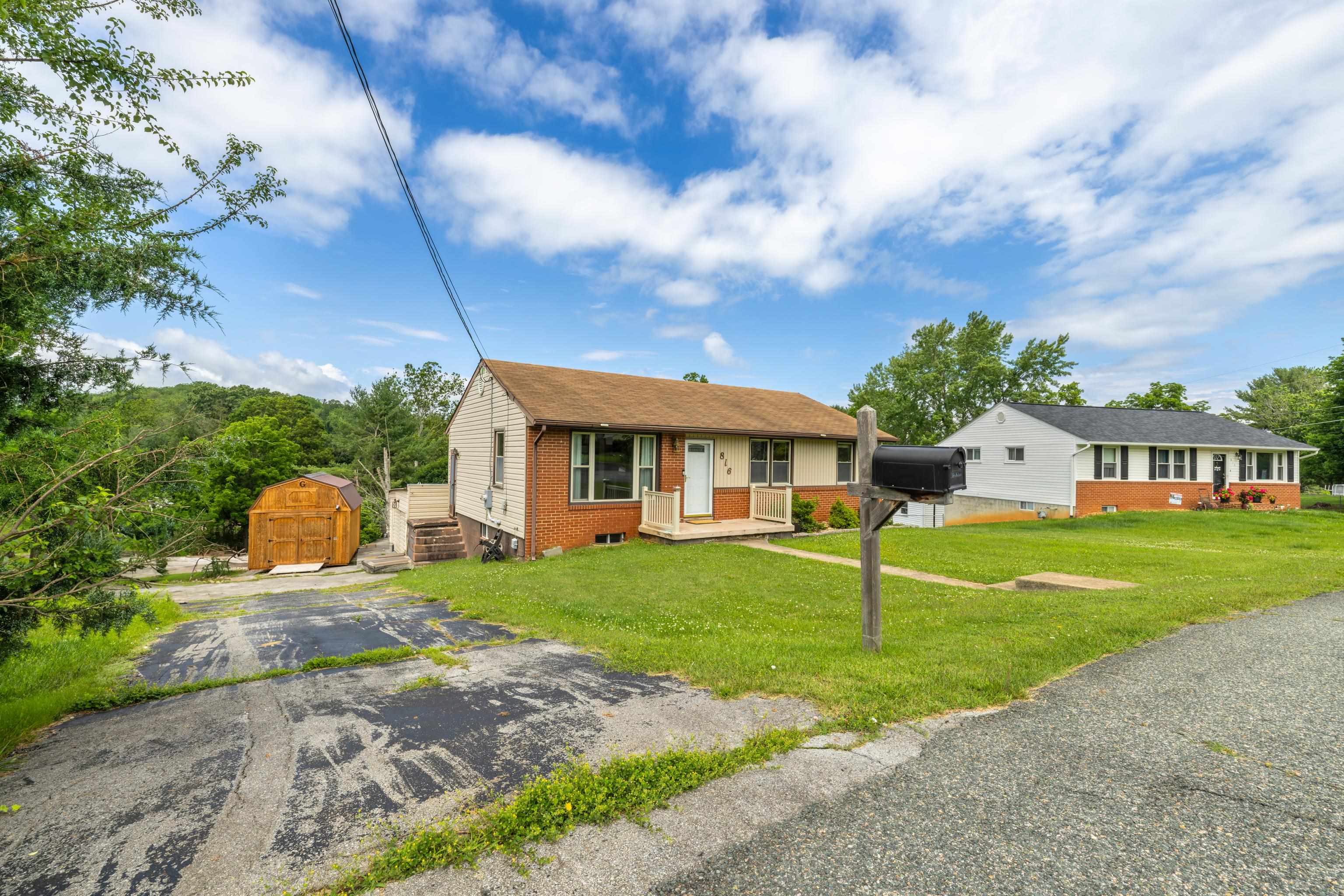 816 RUTHERFORD ST, STAUNTON, Virginia 24401, 3 Bedrooms Bedrooms, ,1 BathroomBathrooms,Residential,Blk 5 Lot 22 SEC 5,816 RUTHERFORD ST,666023 MLS # 666023