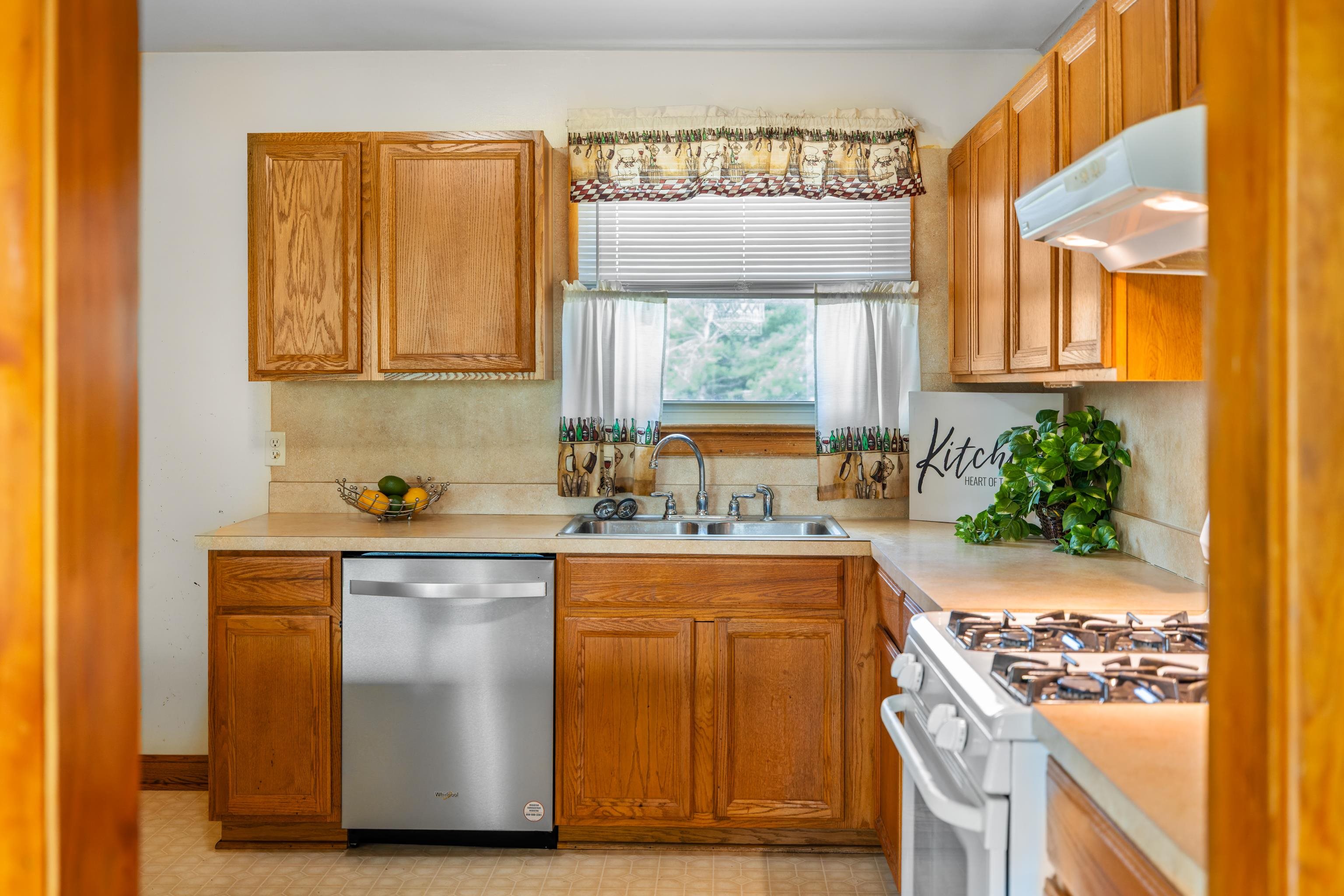816 RUTHERFORD ST, STAUNTON, Virginia 24401, 3 Bedrooms Bedrooms, ,1 BathroomBathrooms,Residential,Blk 5 Lot 22 SEC 5,816 RUTHERFORD ST,666023 MLS # 666023