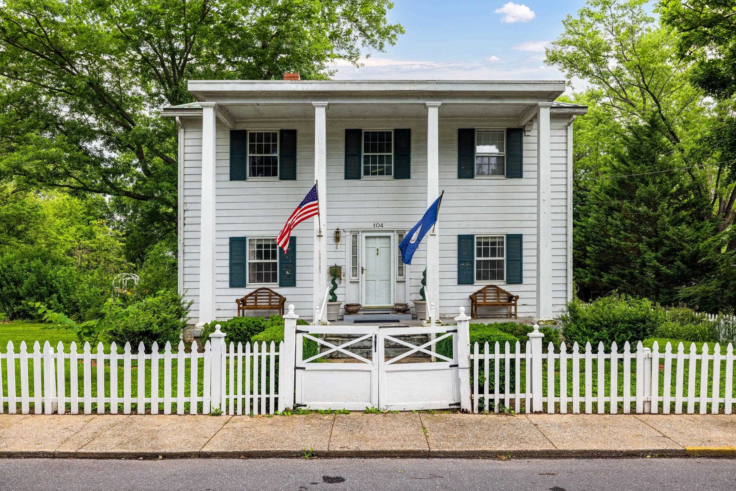 104 W COLLEGE ST, BRIDGEWATER, Virginia 22812, 5 Bedrooms Bedrooms, ,4 BathroomsBathrooms,Residential,104 W COLLEGE ST,666025 MLS # 666025
