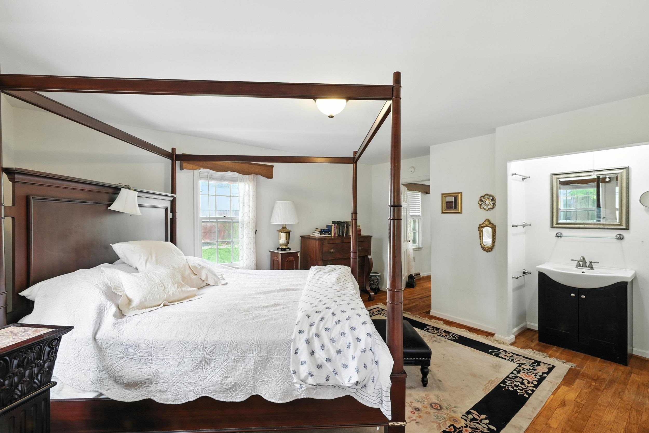 104 W COLLEGE ST, BRIDGEWATER, Virginia 22812, 5 Bedrooms Bedrooms, ,4 BathroomsBathrooms,Residential,104 W COLLEGE ST,666025 MLS # 666025