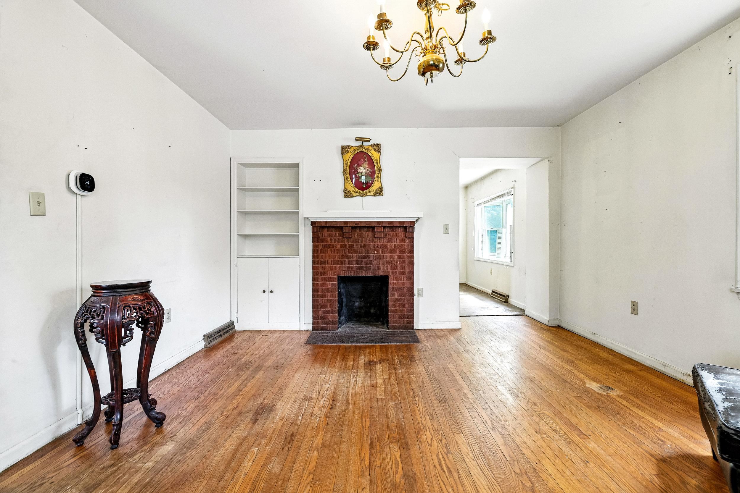 104 W COLLEGE ST, BRIDGEWATER, Virginia 22812, 5 Bedrooms Bedrooms, ,4 BathroomsBathrooms,Residential,104 W COLLEGE ST,666025 MLS # 666025
