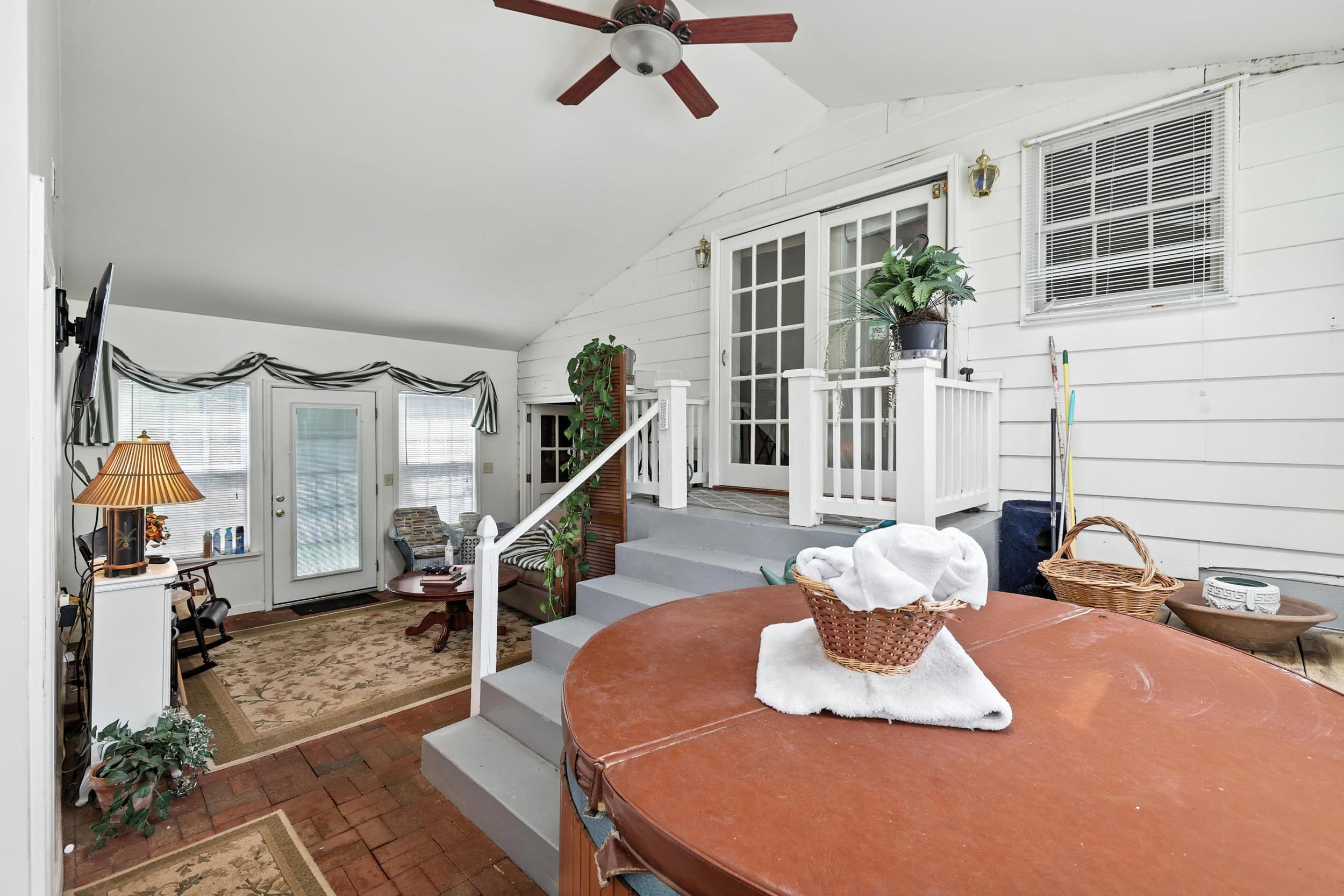 104 W COLLEGE ST, BRIDGEWATER, Virginia 22812, 5 Bedrooms Bedrooms, ,4 BathroomsBathrooms,Residential,104 W COLLEGE ST,666025 MLS # 666025