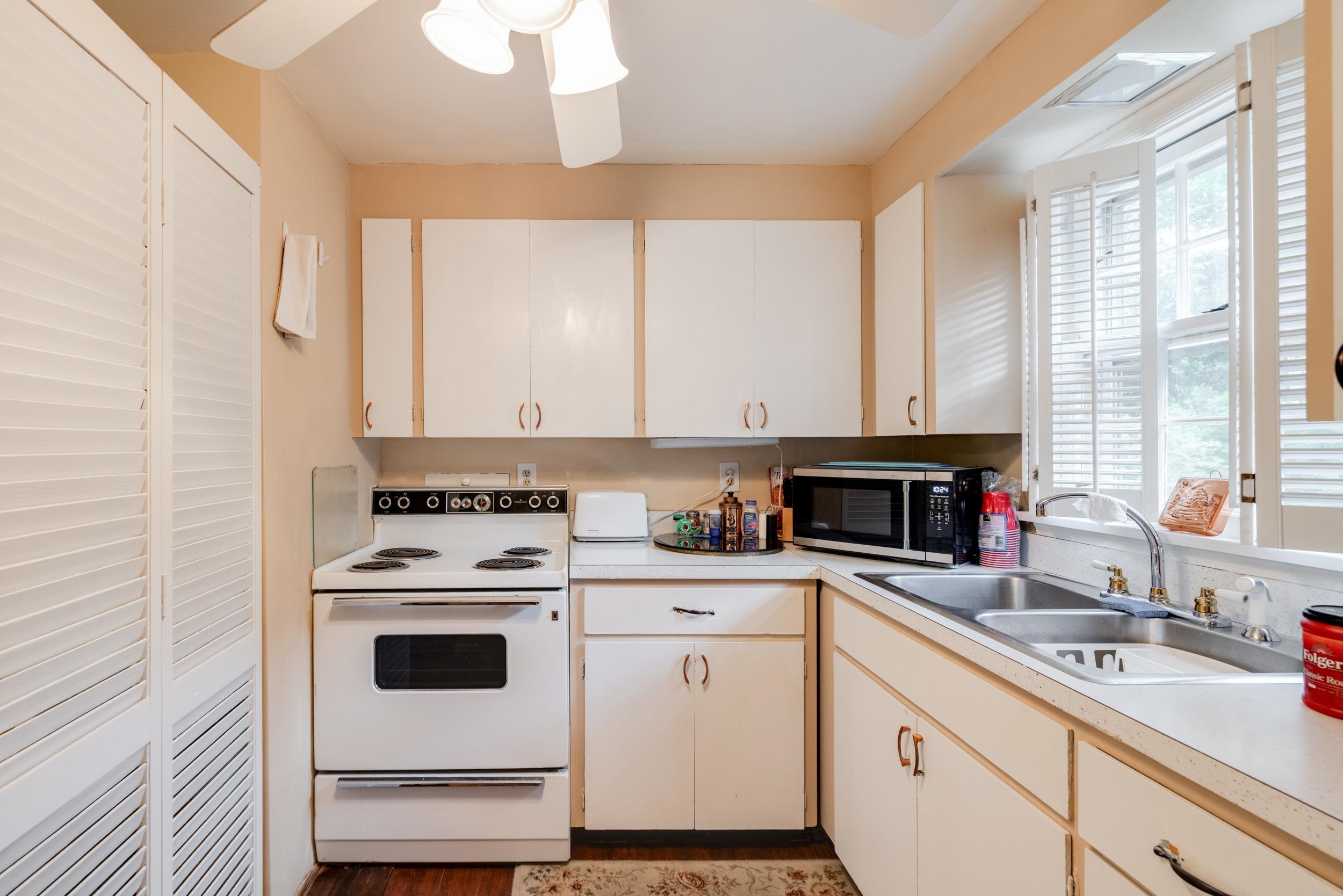 104 W COLLEGE ST, BRIDGEWATER, Virginia 22812, 5 Bedrooms Bedrooms, ,4 BathroomsBathrooms,Residential,104 W COLLEGE ST,666025 MLS # 666025