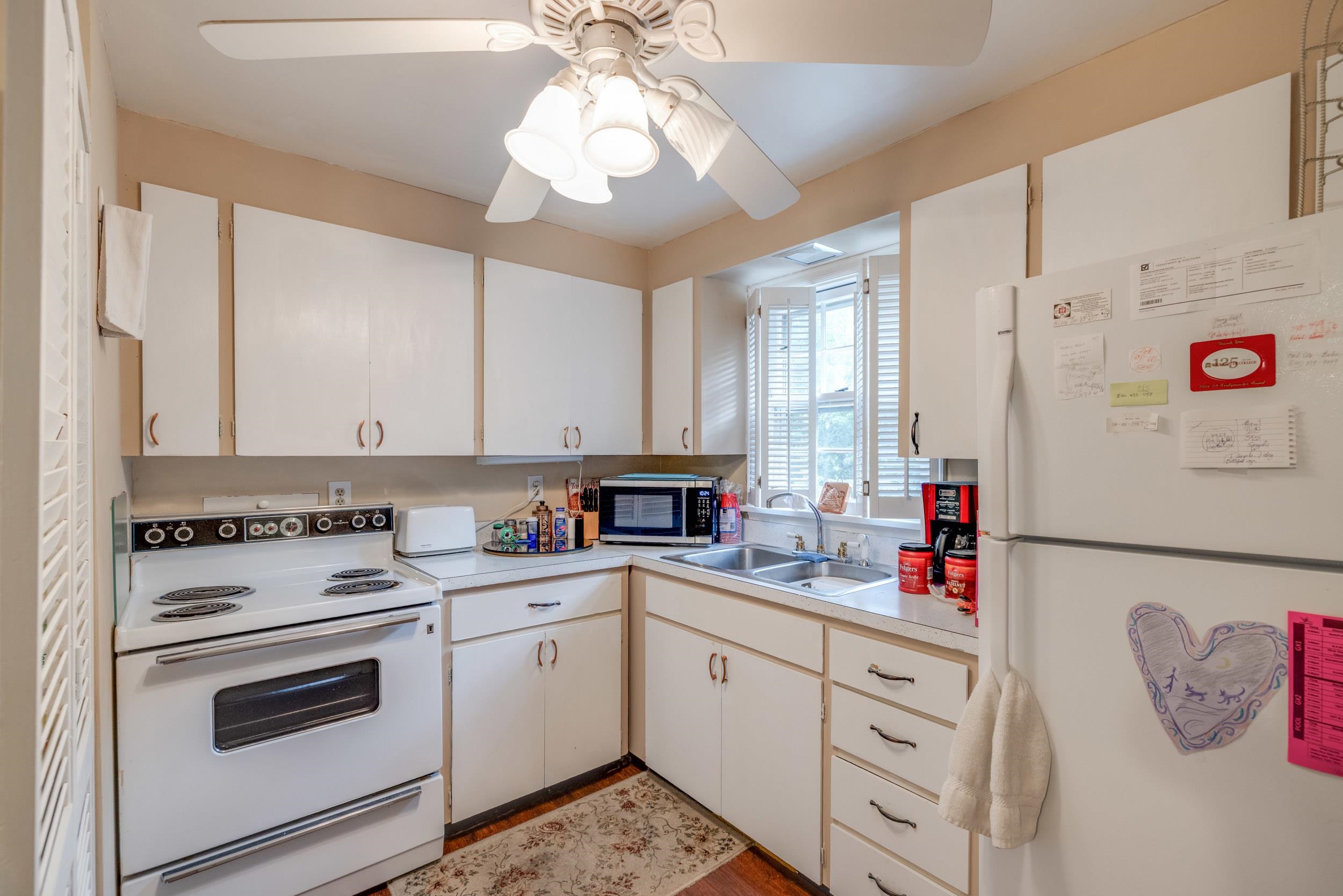104 W COLLEGE ST, BRIDGEWATER, Virginia 22812, 5 Bedrooms Bedrooms, ,4 BathroomsBathrooms,Residential,104 W COLLEGE ST,666025 MLS # 666025