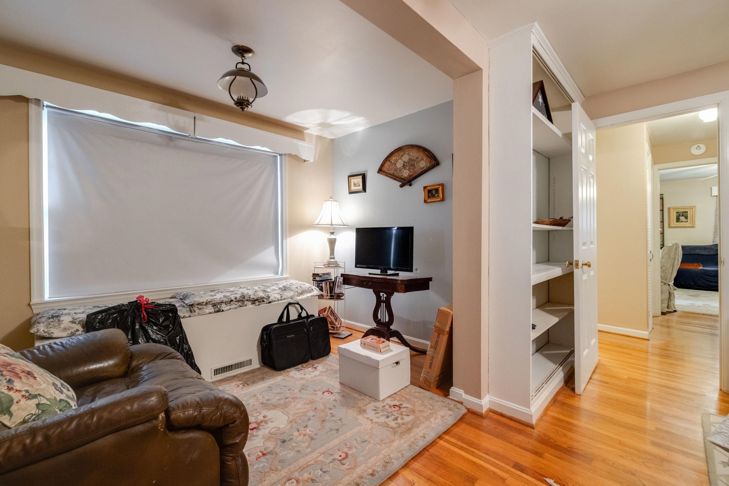 104 W COLLEGE ST, BRIDGEWATER, Virginia 22812, 5 Bedrooms Bedrooms, ,4 BathroomsBathrooms,Residential,104 W COLLEGE ST,666025 MLS # 666025
