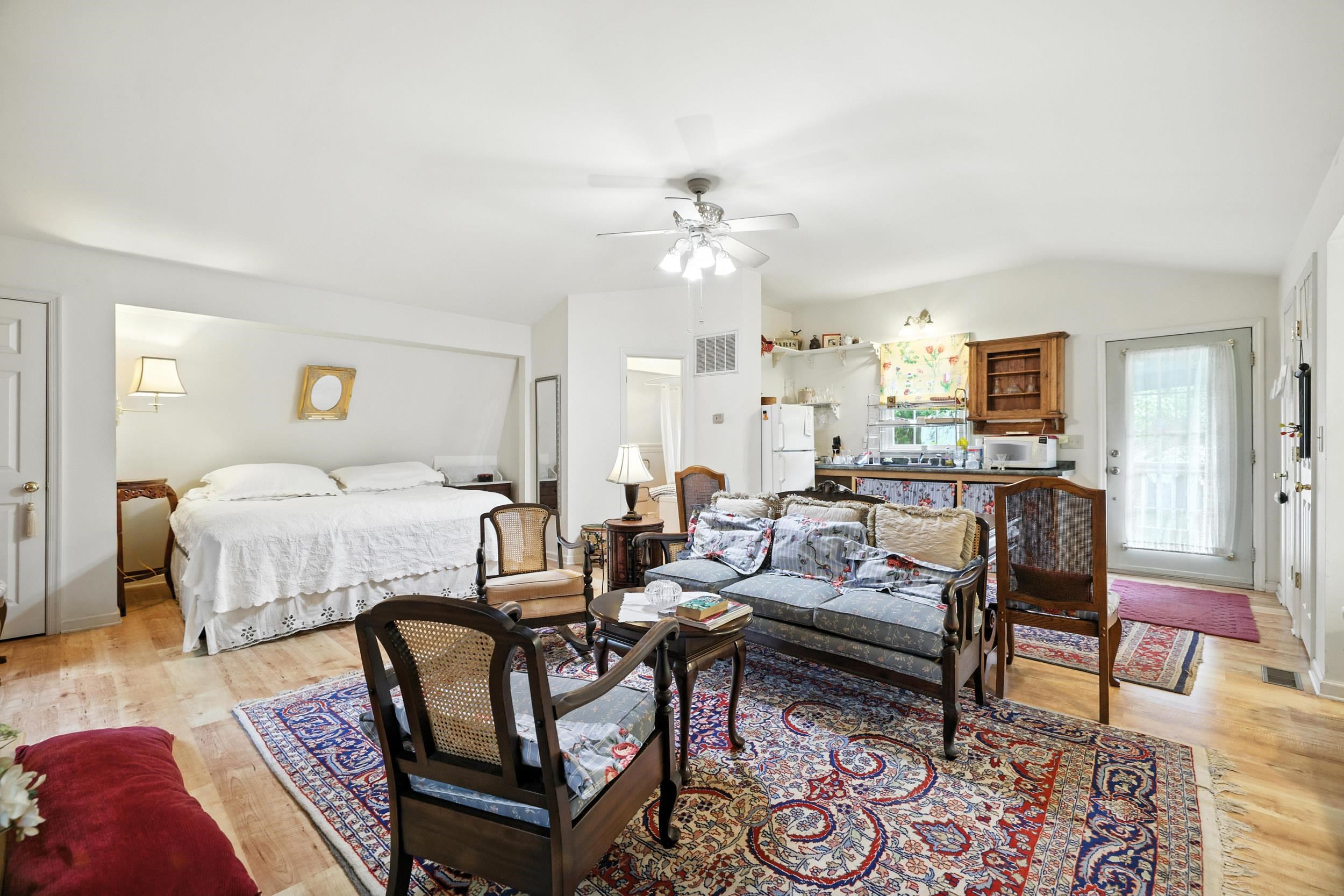 104 W COLLEGE ST, BRIDGEWATER, Virginia 22812, 5 Bedrooms Bedrooms, ,4 BathroomsBathrooms,Residential,104 W COLLEGE ST,666025 MLS # 666025