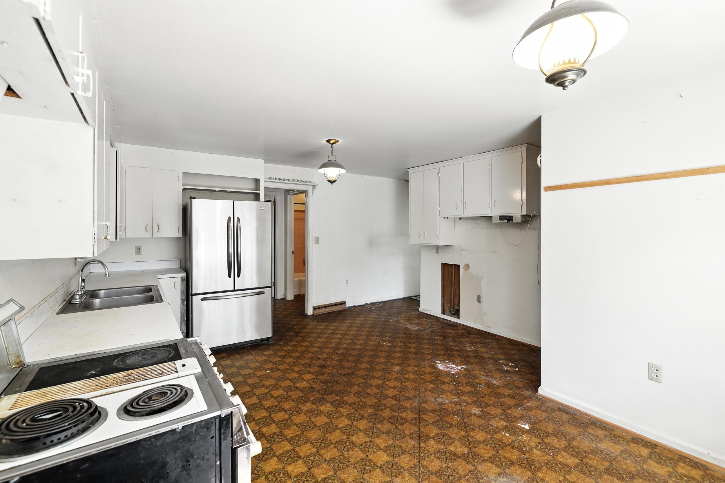 104 W COLLEGE ST, BRIDGEWATER, Virginia 22812, 5 Bedrooms Bedrooms, ,4 BathroomsBathrooms,Residential,104 W COLLEGE ST,666025 MLS # 666025