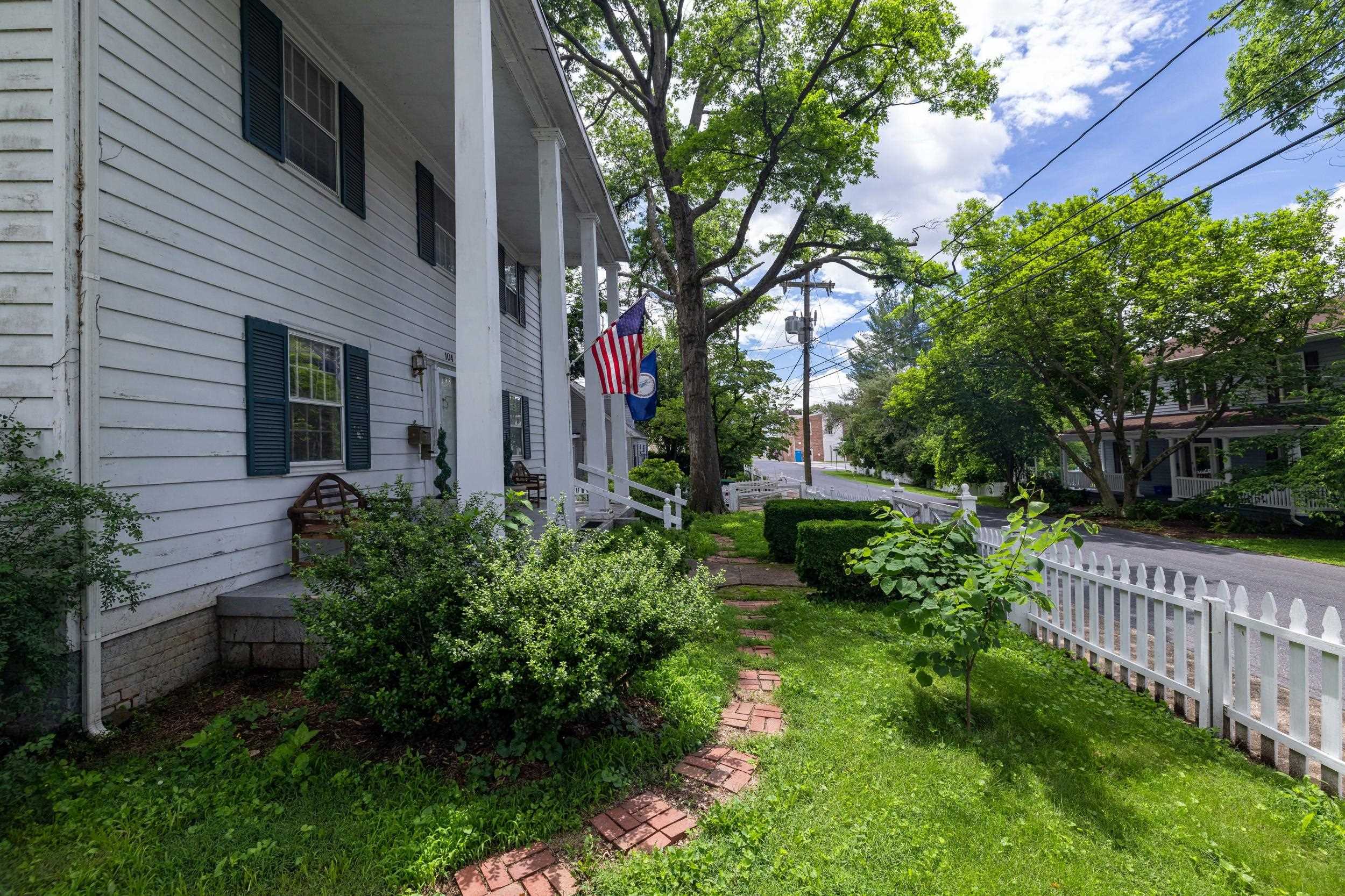104 W COLLEGE ST, BRIDGEWATER, Virginia 22812, 5 Bedrooms Bedrooms, ,4 BathroomsBathrooms,Residential,104 W COLLEGE ST,666025 MLS # 666025