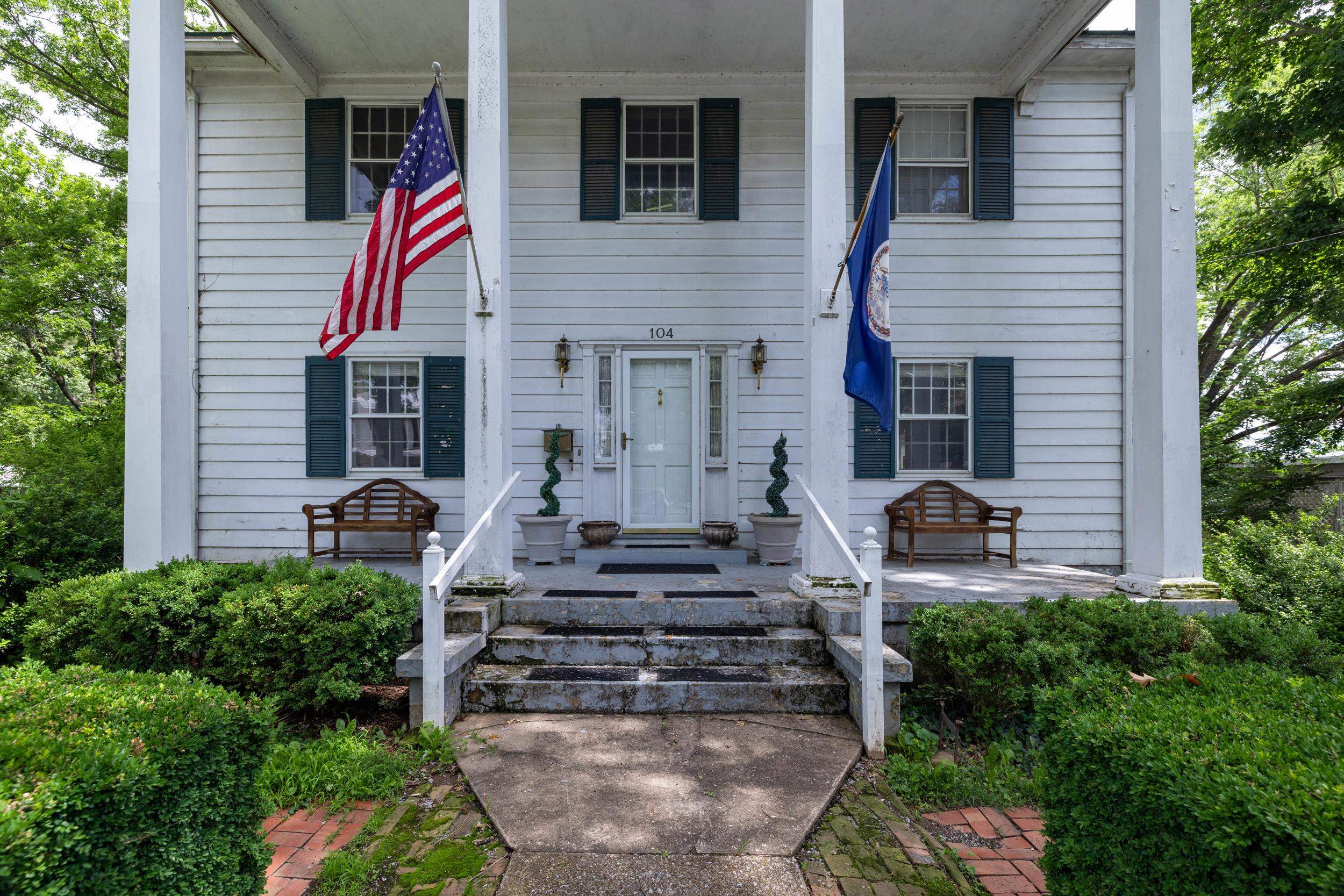104 W COLLEGE ST, BRIDGEWATER, Virginia 22812, 5 Bedrooms Bedrooms, ,4 BathroomsBathrooms,Residential,104 W COLLEGE ST,666025 MLS # 666025
