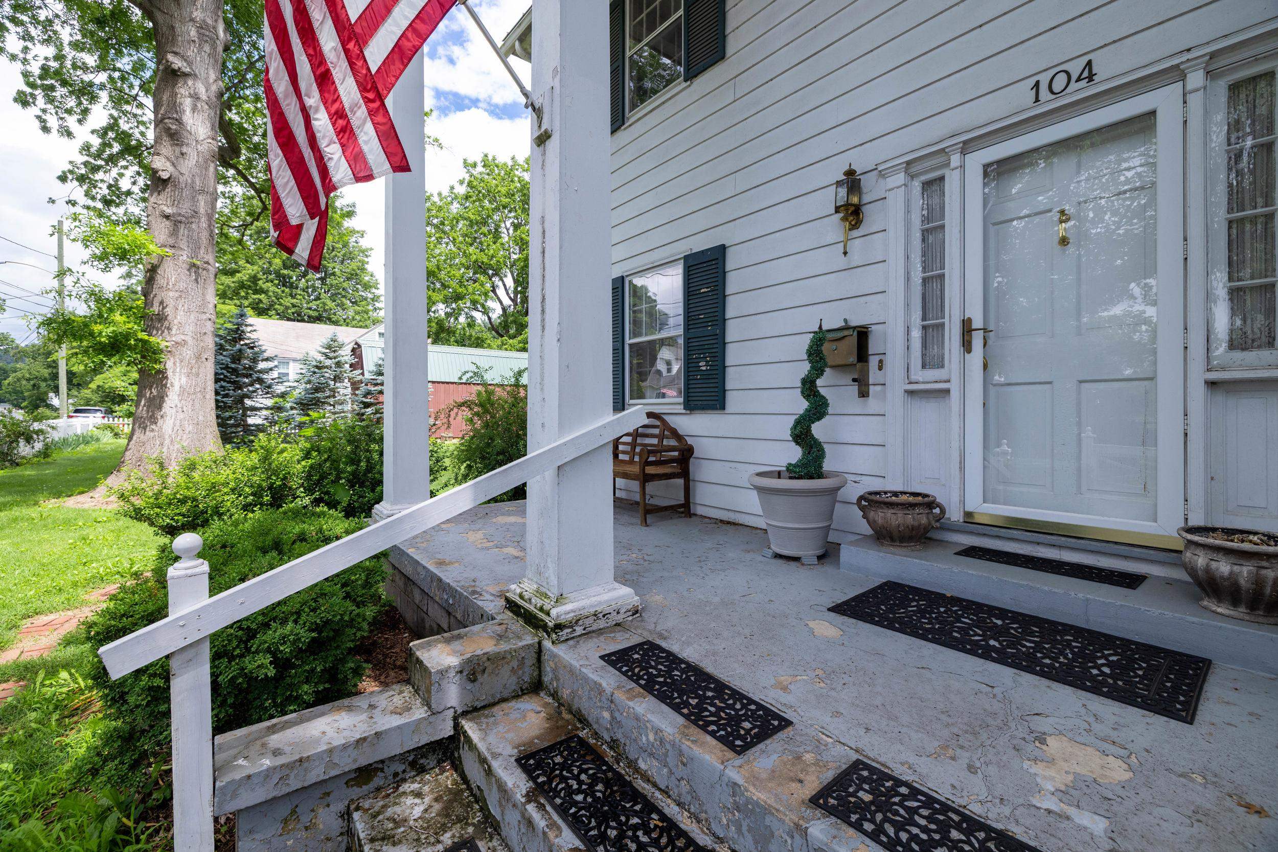 104 W COLLEGE ST, BRIDGEWATER, Virginia 22812, 5 Bedrooms Bedrooms, ,4 BathroomsBathrooms,Residential,104 W COLLEGE ST,666025 MLS # 666025