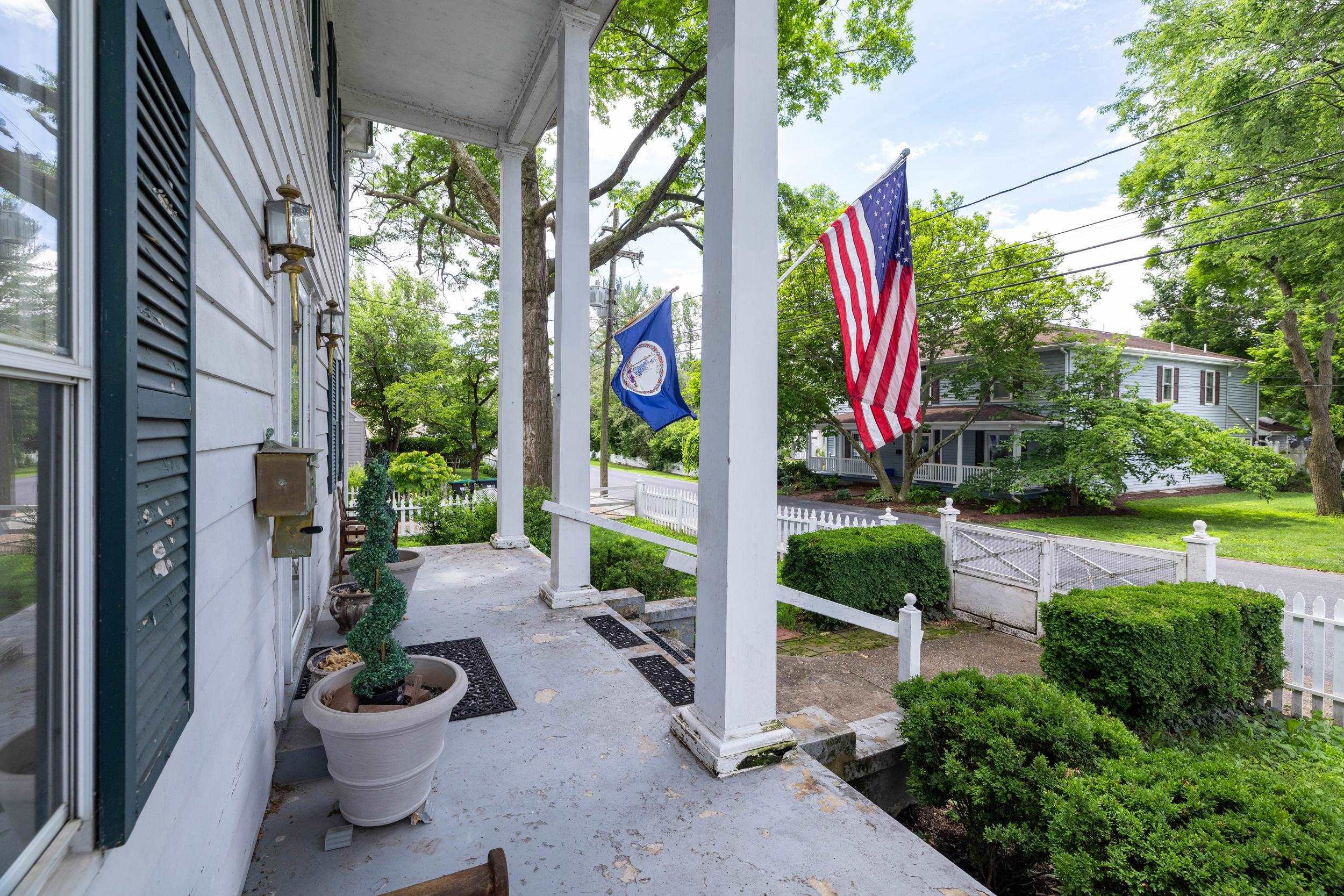 104 W COLLEGE ST, BRIDGEWATER, Virginia 22812, 5 Bedrooms Bedrooms, ,4 BathroomsBathrooms,Residential,104 W COLLEGE ST,666025 MLS # 666025