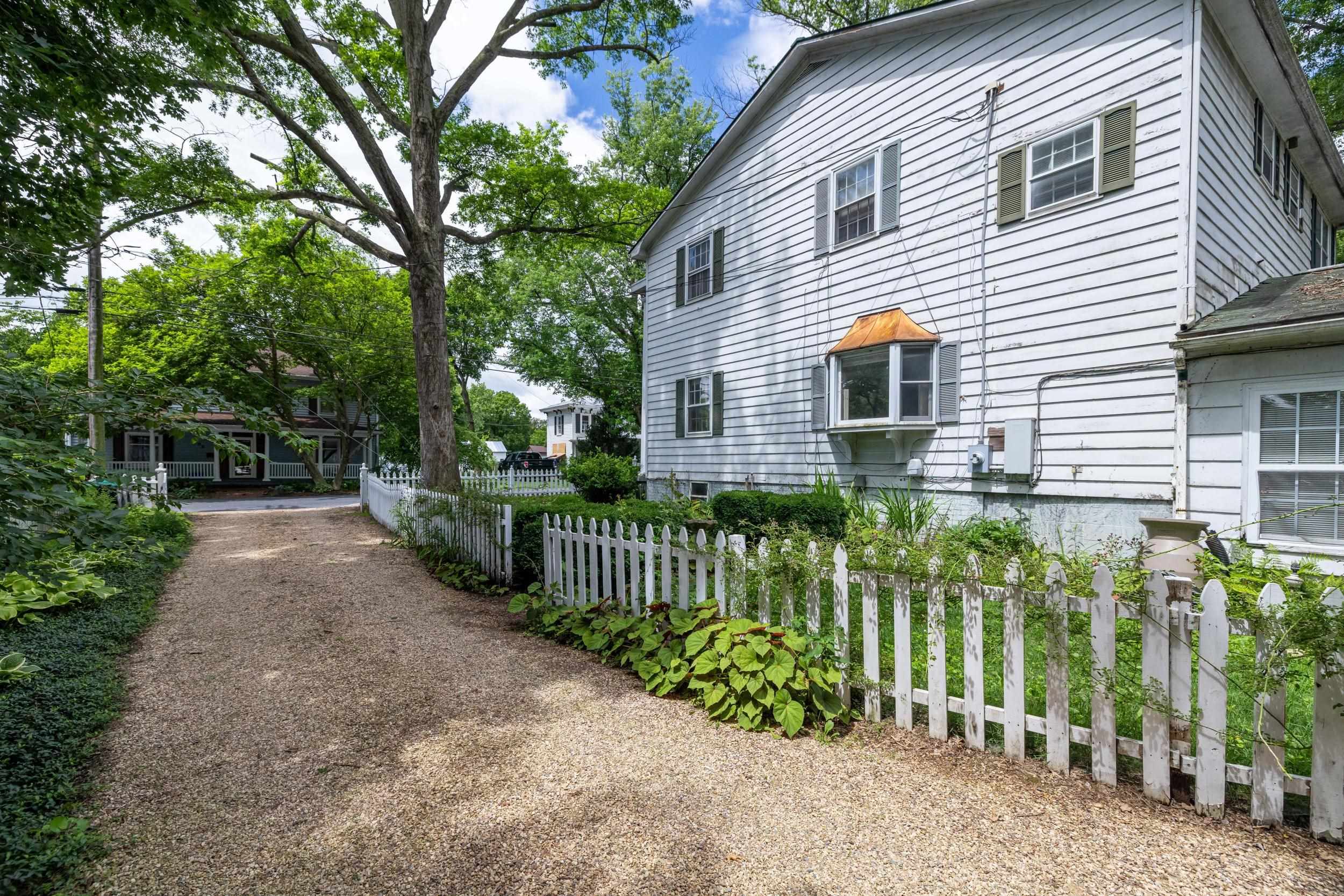 104 W COLLEGE ST, BRIDGEWATER, Virginia 22812, 5 Bedrooms Bedrooms, ,4 BathroomsBathrooms,Residential,104 W COLLEGE ST,666025 MLS # 666025