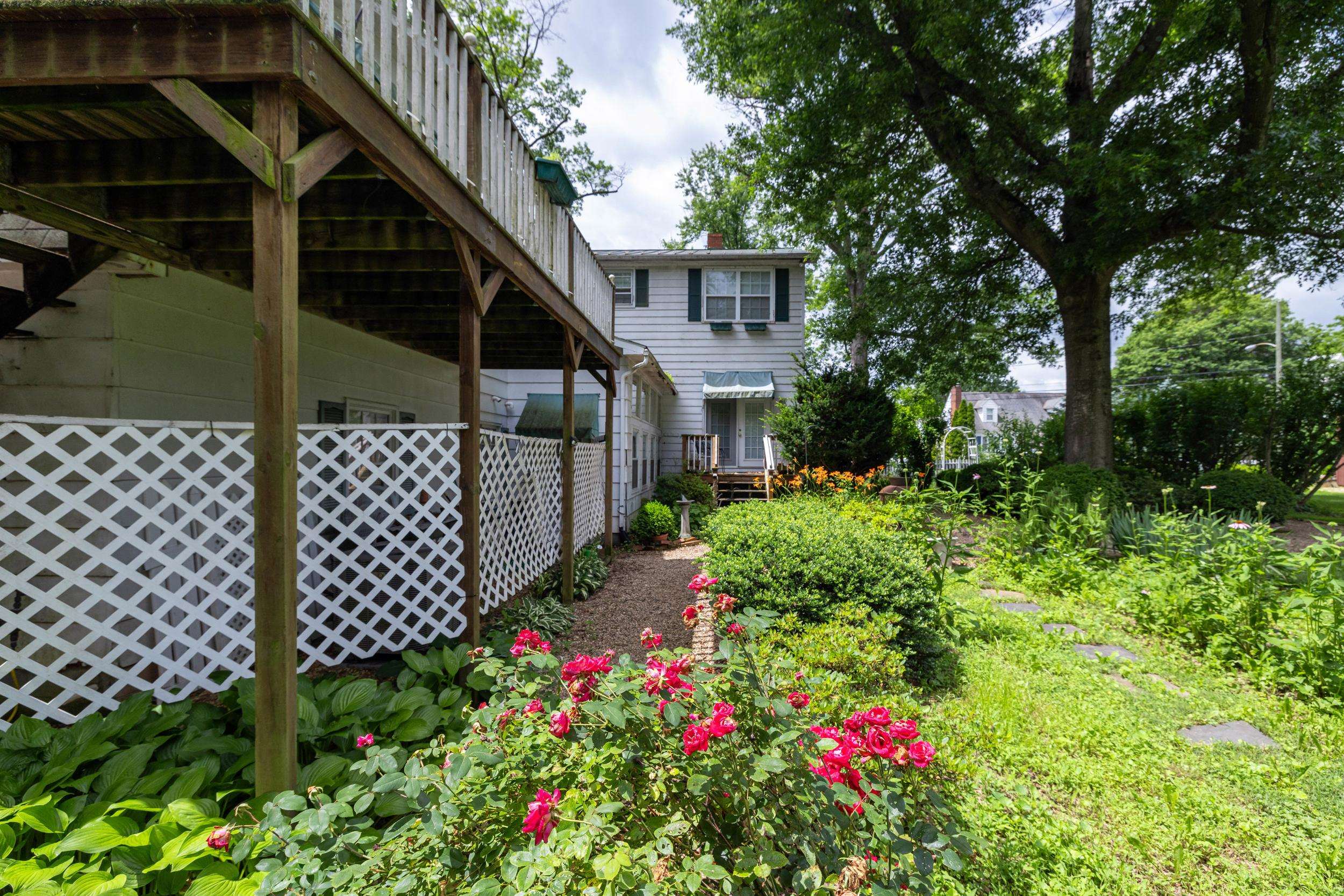 104 W COLLEGE ST, BRIDGEWATER, Virginia 22812, 5 Bedrooms Bedrooms, ,4 BathroomsBathrooms,Residential,104 W COLLEGE ST,666025 MLS # 666025