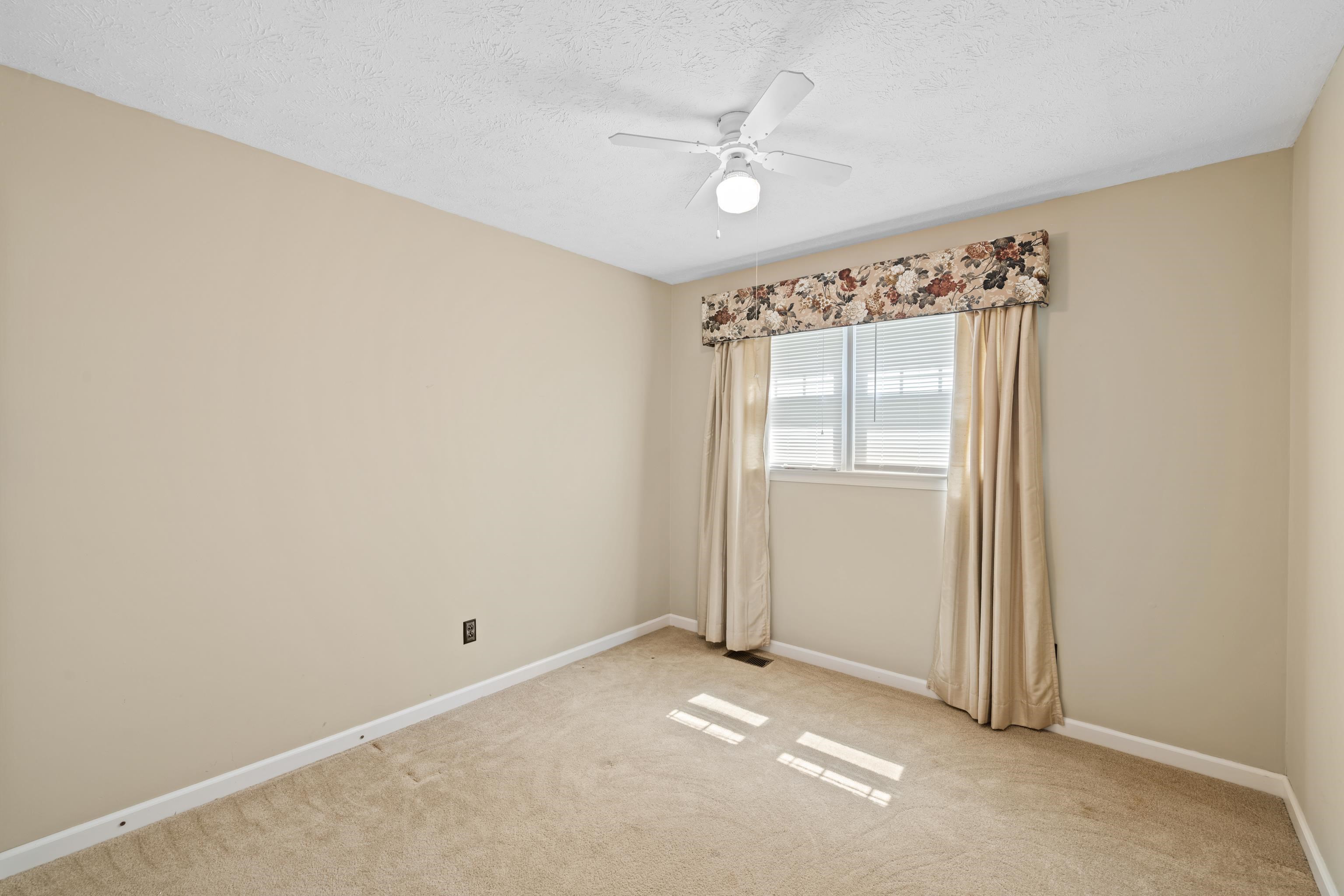 192 SANDY RIDGE RD, WAYNESBORO, Virginia 22801, 4 Bedrooms Bedrooms, ,3 BathroomsBathrooms,Residential,192 SANDY RIDGE RD,666026 MLS # 666026