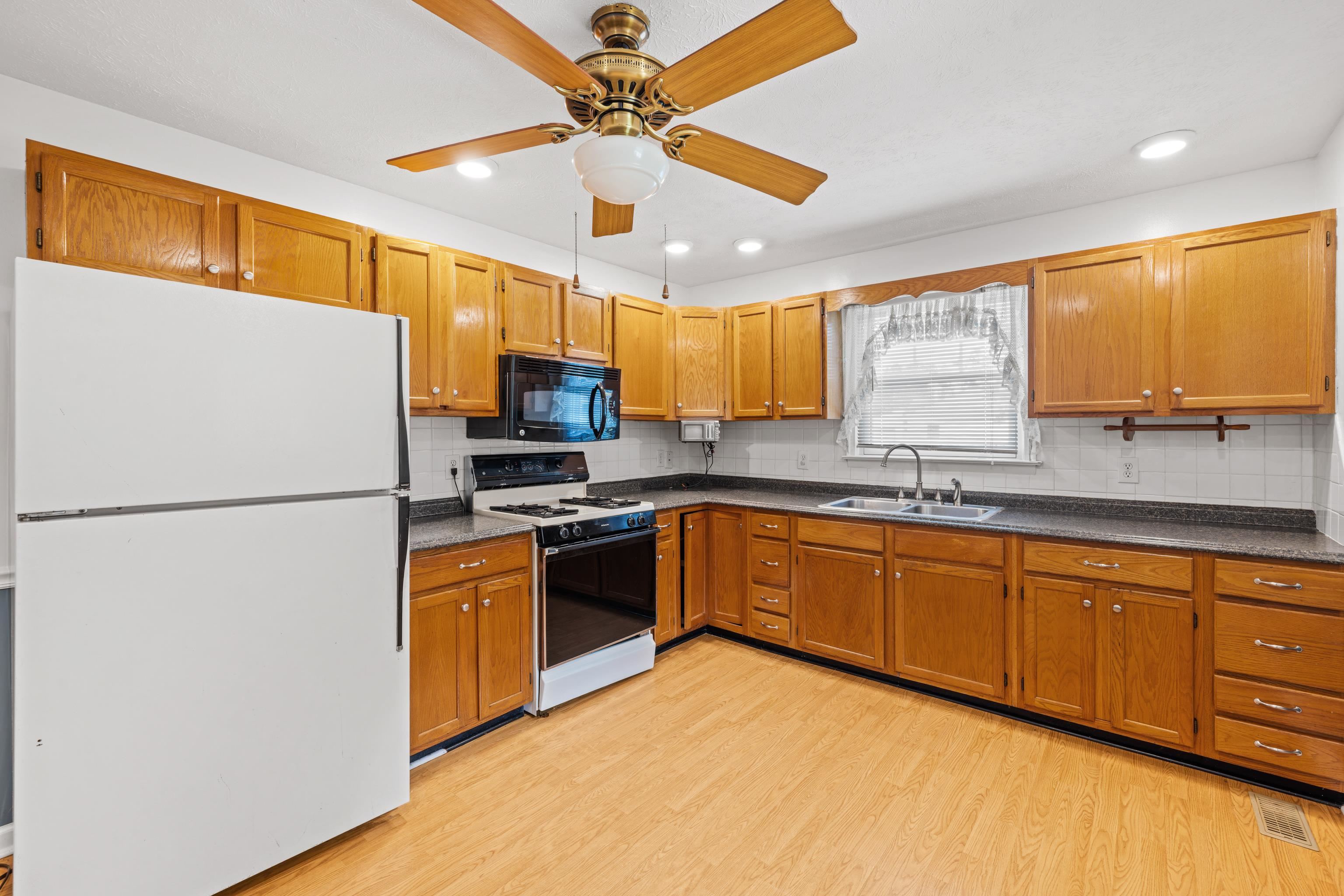 192 SANDY RIDGE RD, WAYNESBORO, Virginia 22801, 4 Bedrooms Bedrooms, ,3 BathroomsBathrooms,Residential,192 SANDY RIDGE RD,666026 MLS # 666026