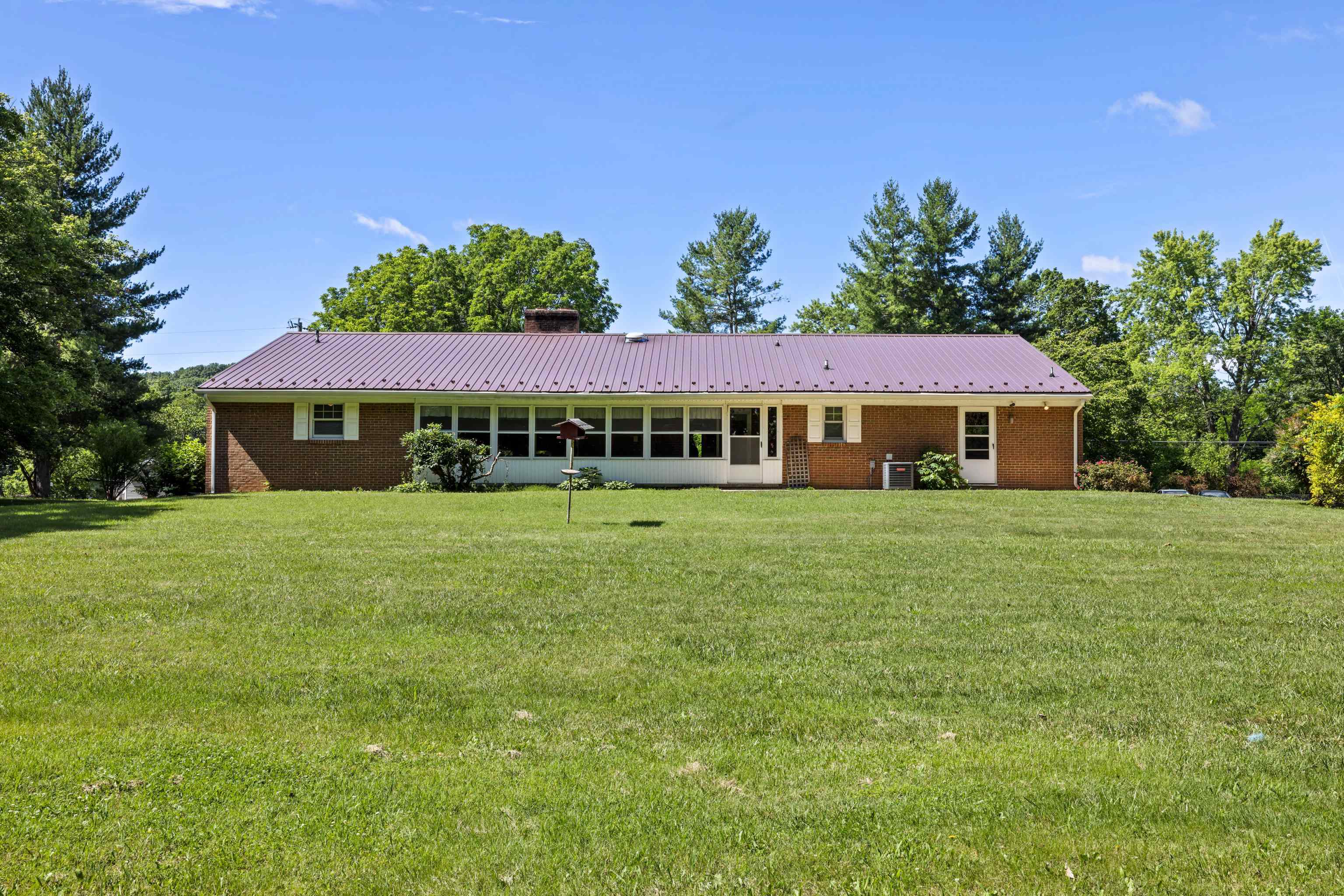 192 SANDY RIDGE RD, WAYNESBORO, Virginia 22801, 4 Bedrooms Bedrooms, ,3 BathroomsBathrooms,Residential,192 SANDY RIDGE RD,666026 MLS # 666026